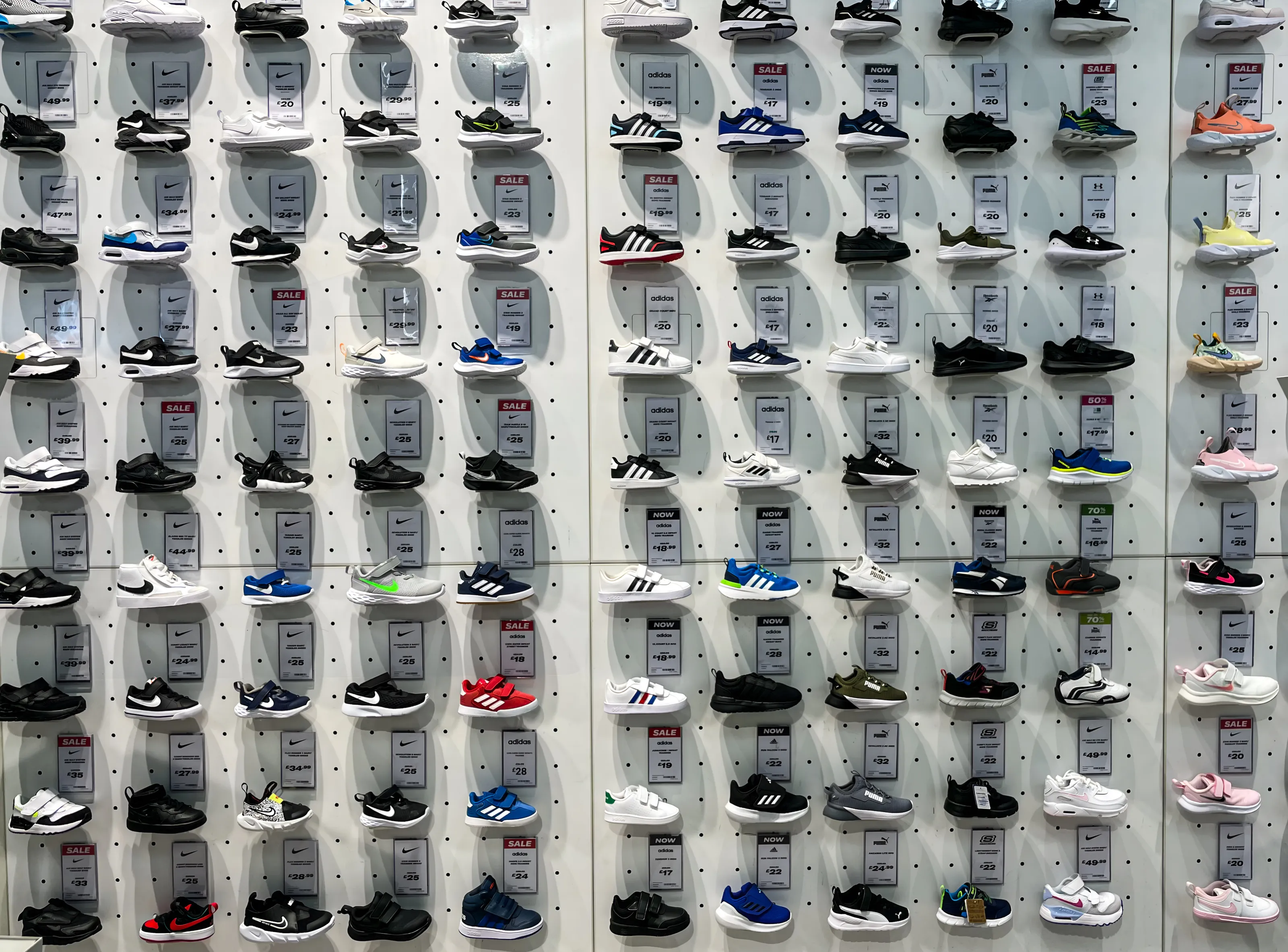 Trainers (shoes)