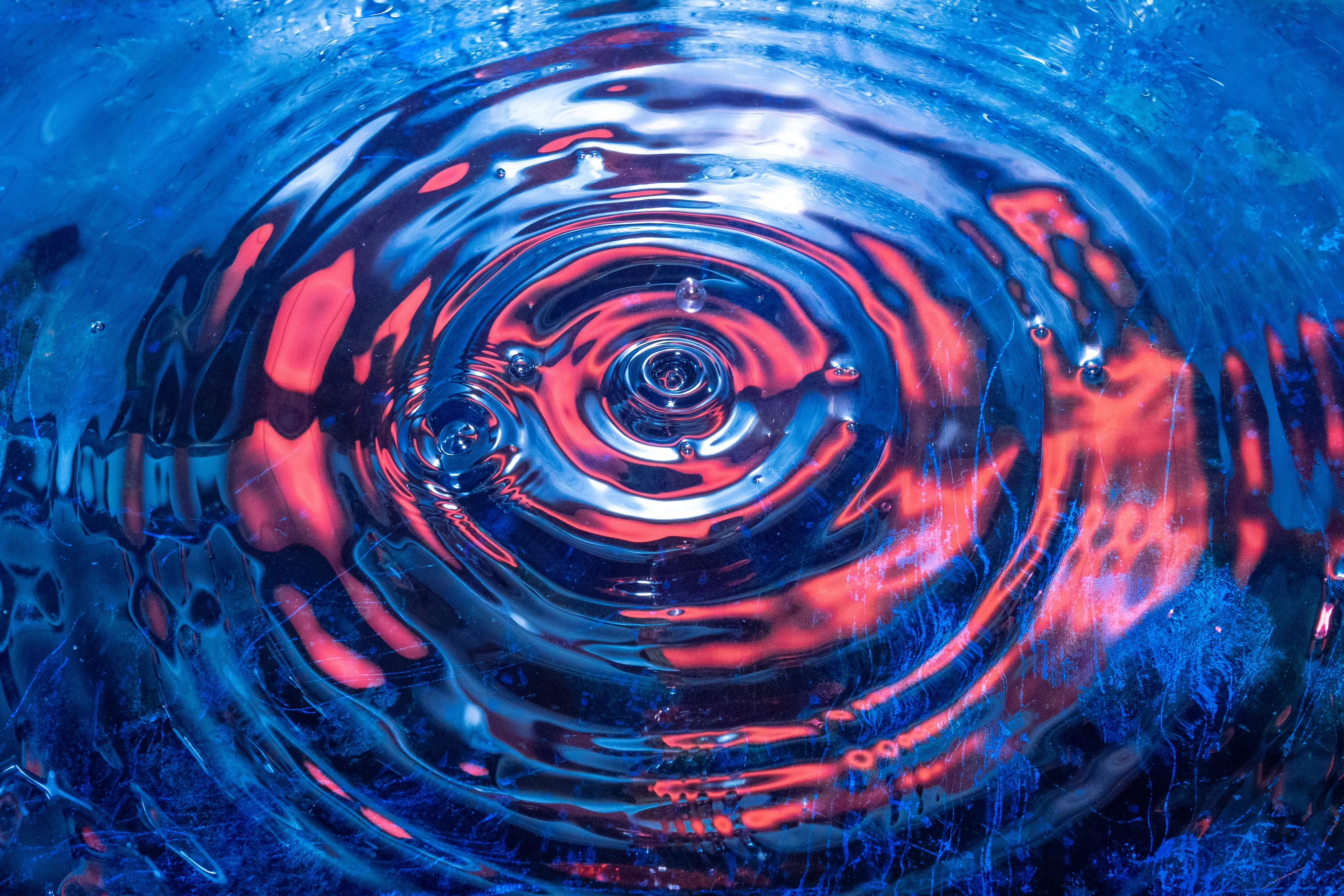 Water Droplets, Drips and Splashes (in colour)