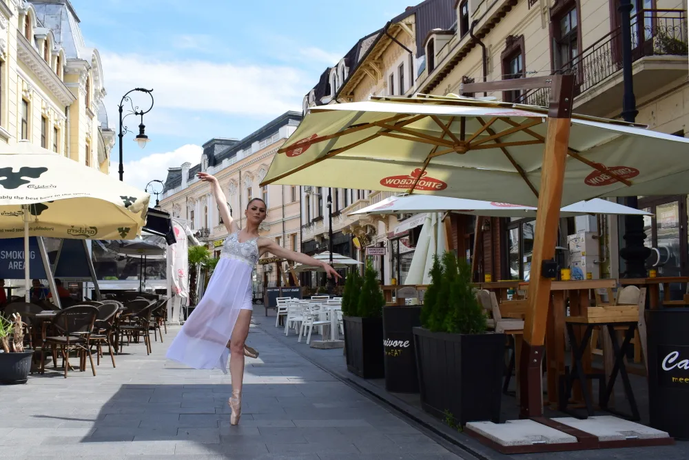 Dancers on the Street