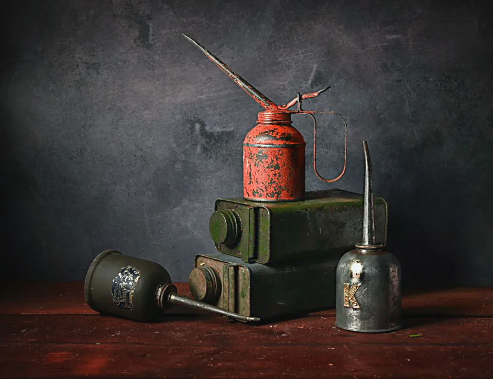 Oil Cans (in colour)