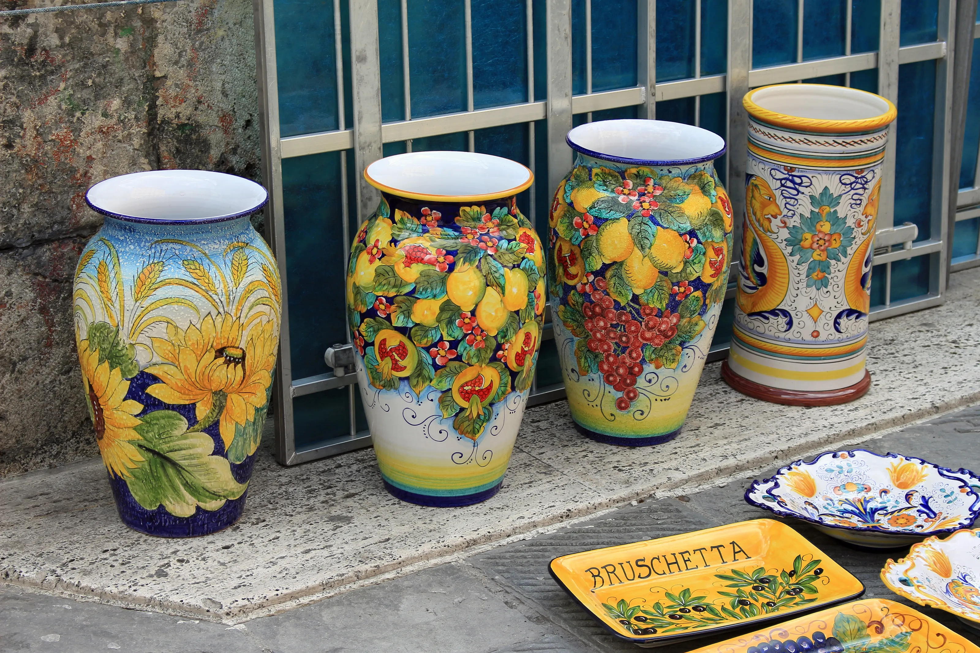 Empty Vases, Not in a Museum (in colour)