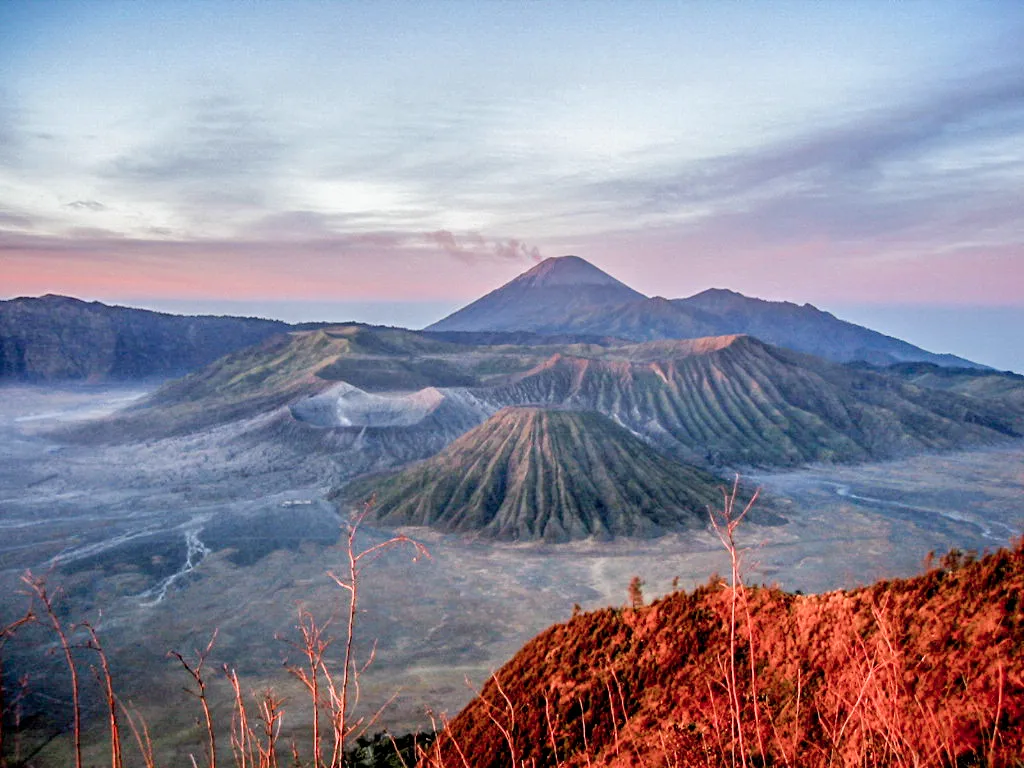 Volcanoes, Lava Flows, and Volcanic Rock