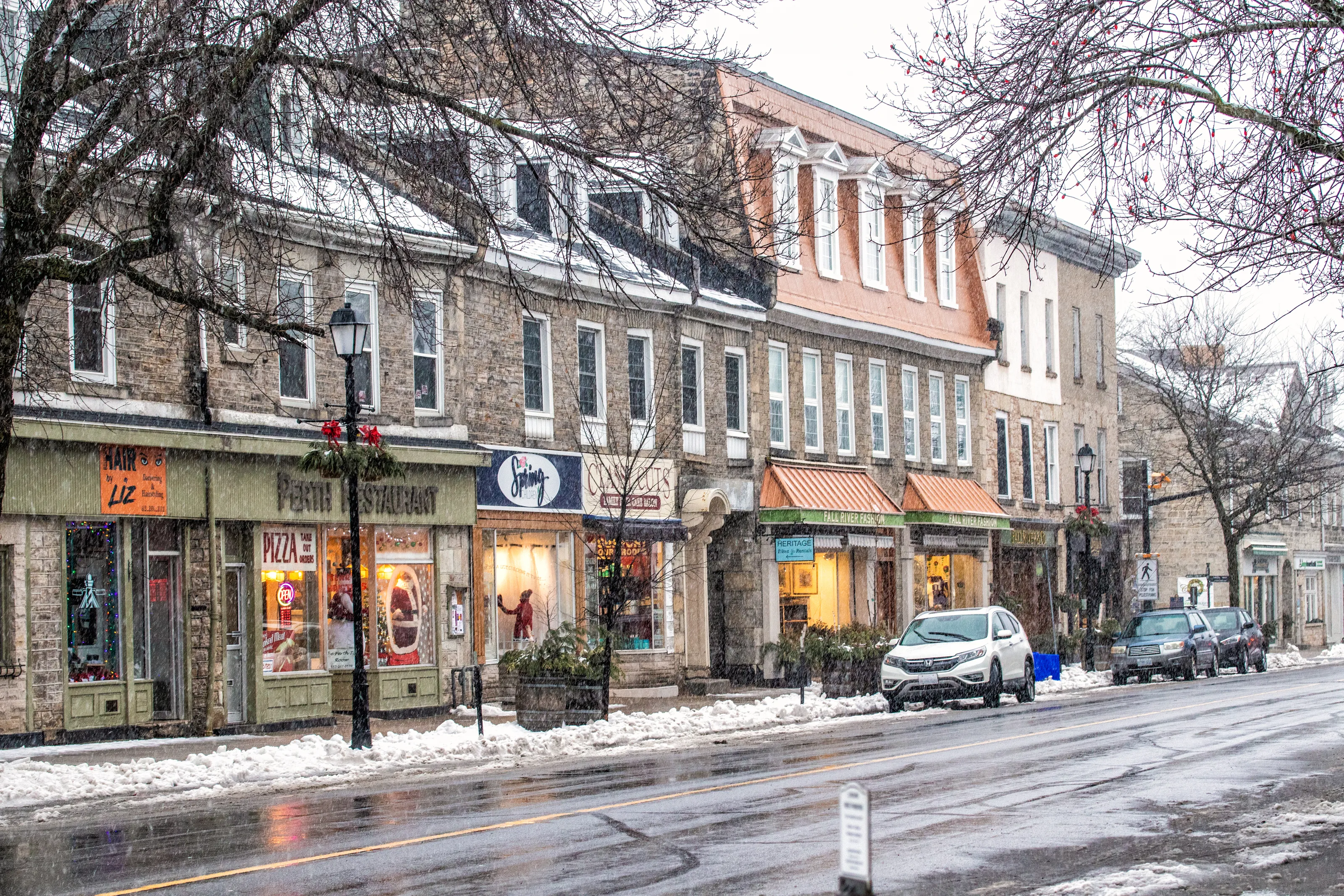 Villages and Small Towns in Canada (in colour)