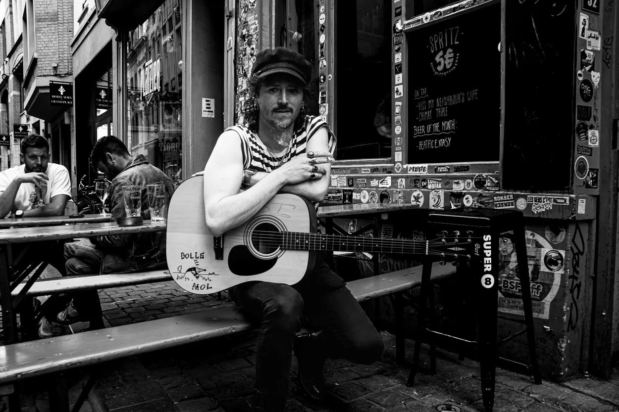 "La guitare" (Black and White version)
