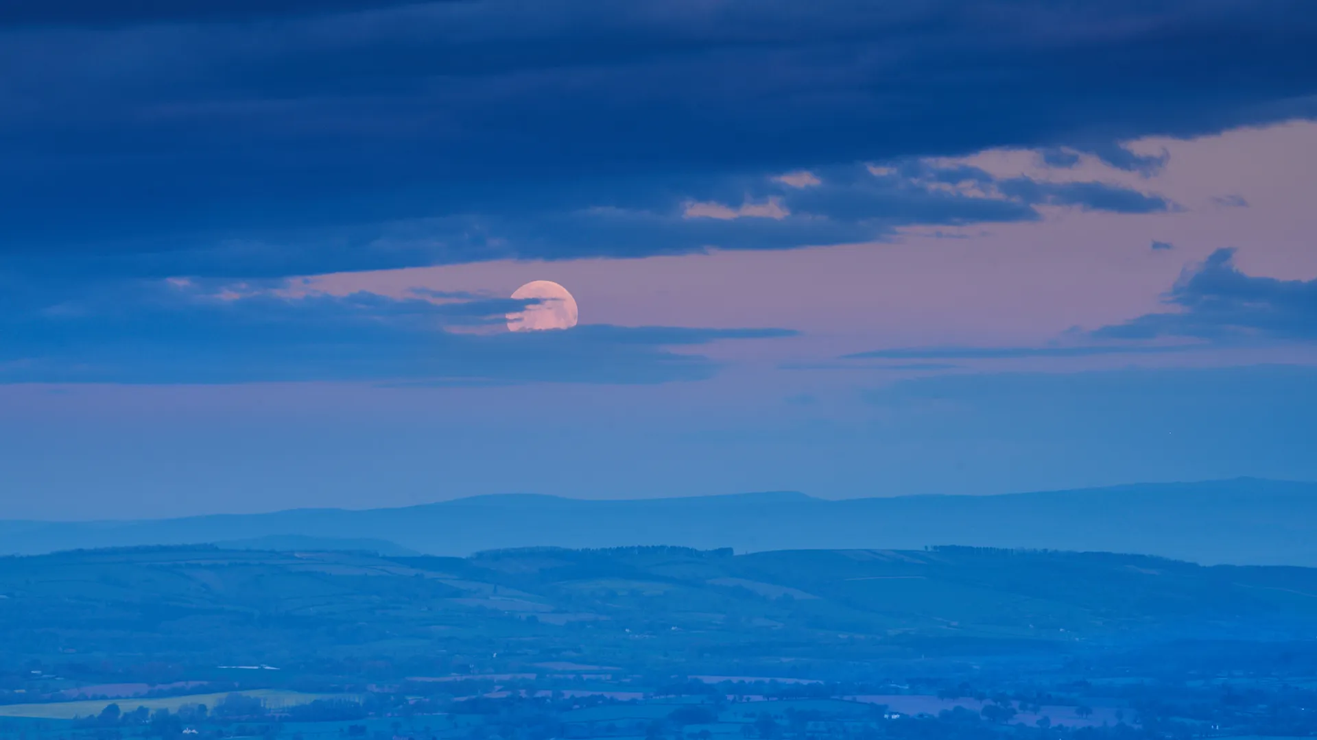 Setting Pink Moon