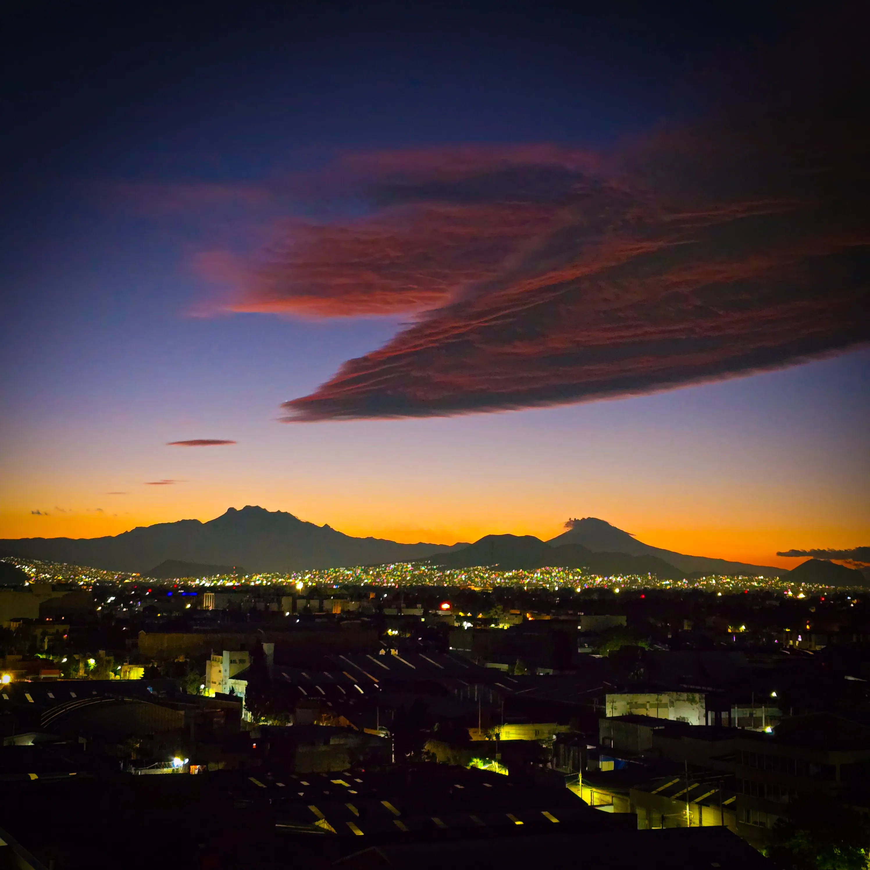 Entre Iztaccihuatl y el Popocatépetl