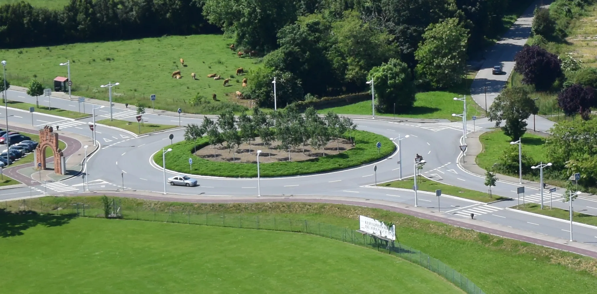 Traffic Roundabouts in Daylight
