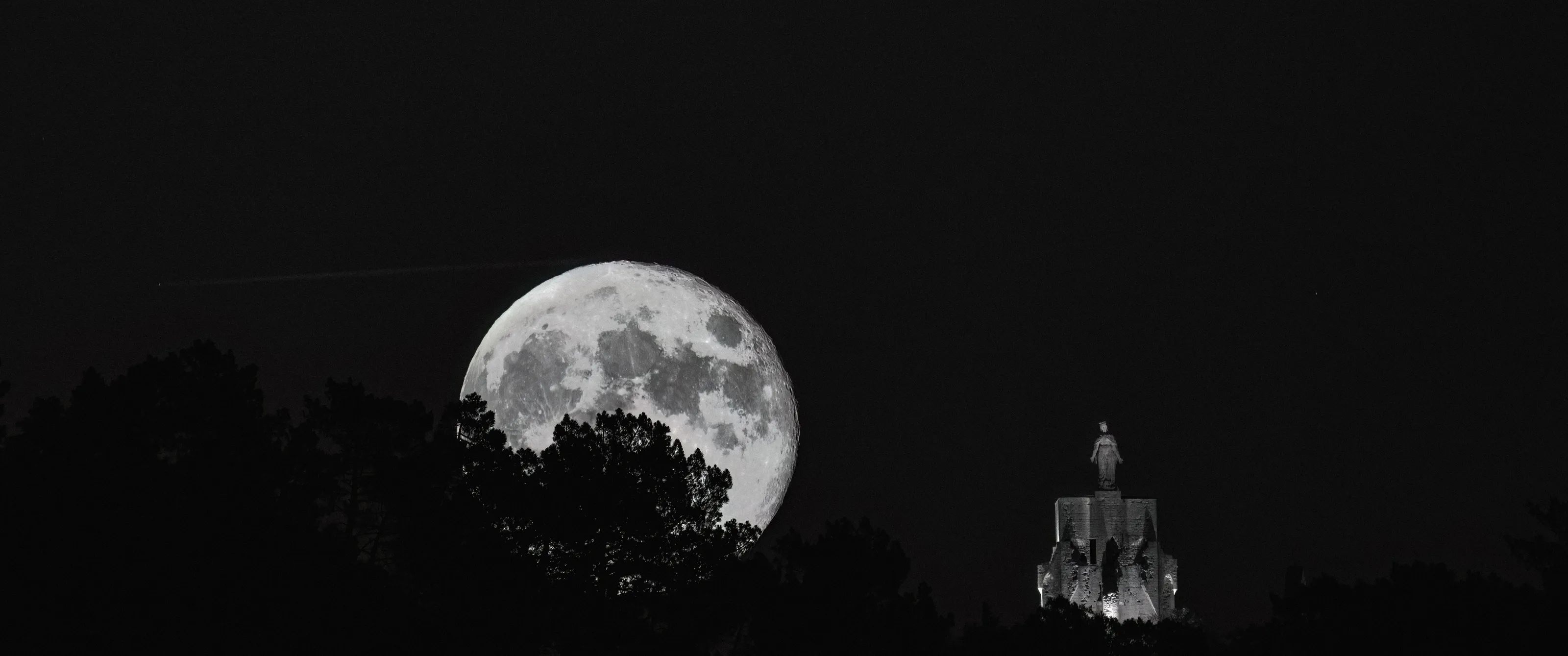 Moon rising over Provence Village