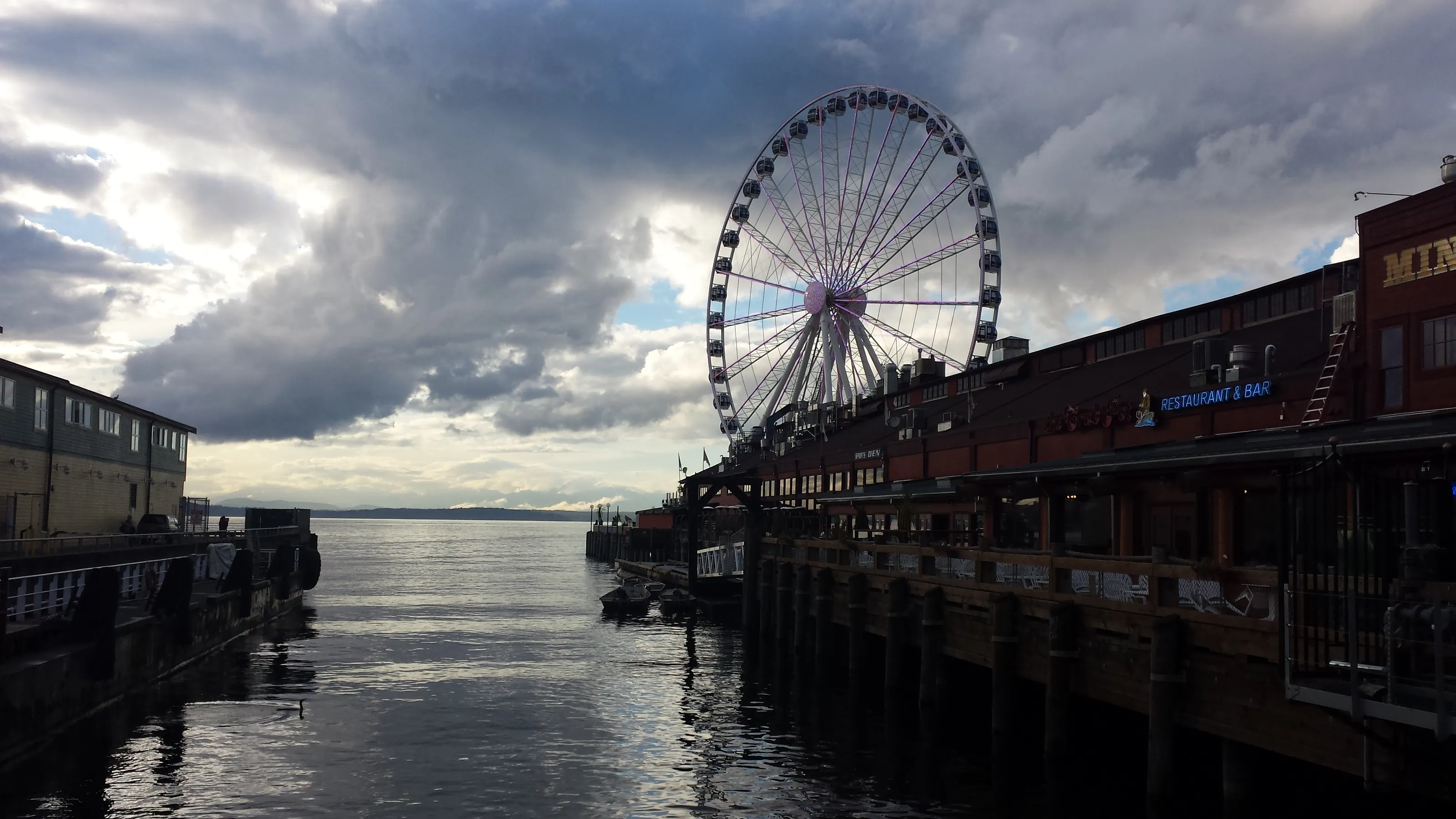 Ferris wheel by the sea