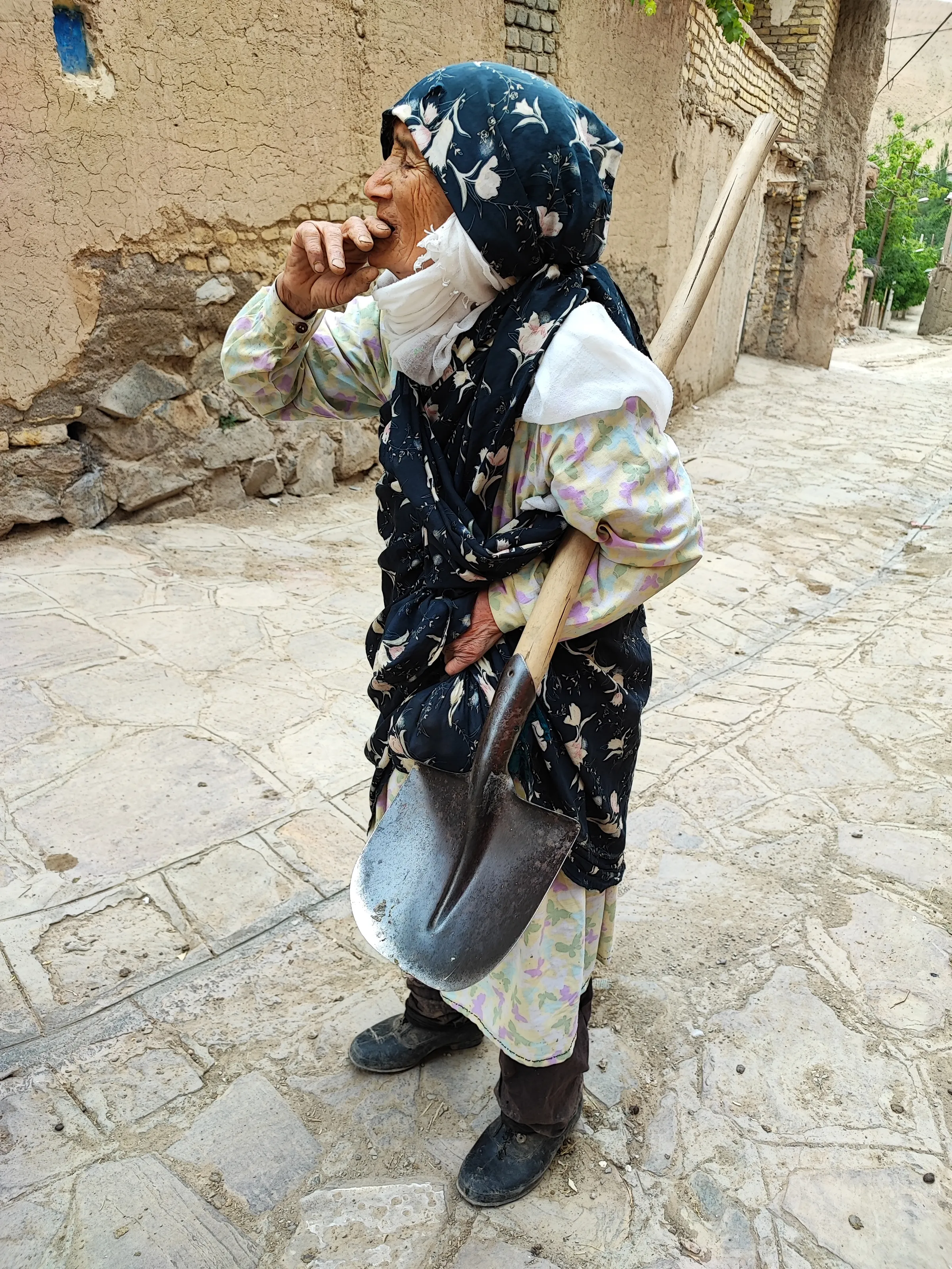 دستانی که با صبر  زمین را شناختند