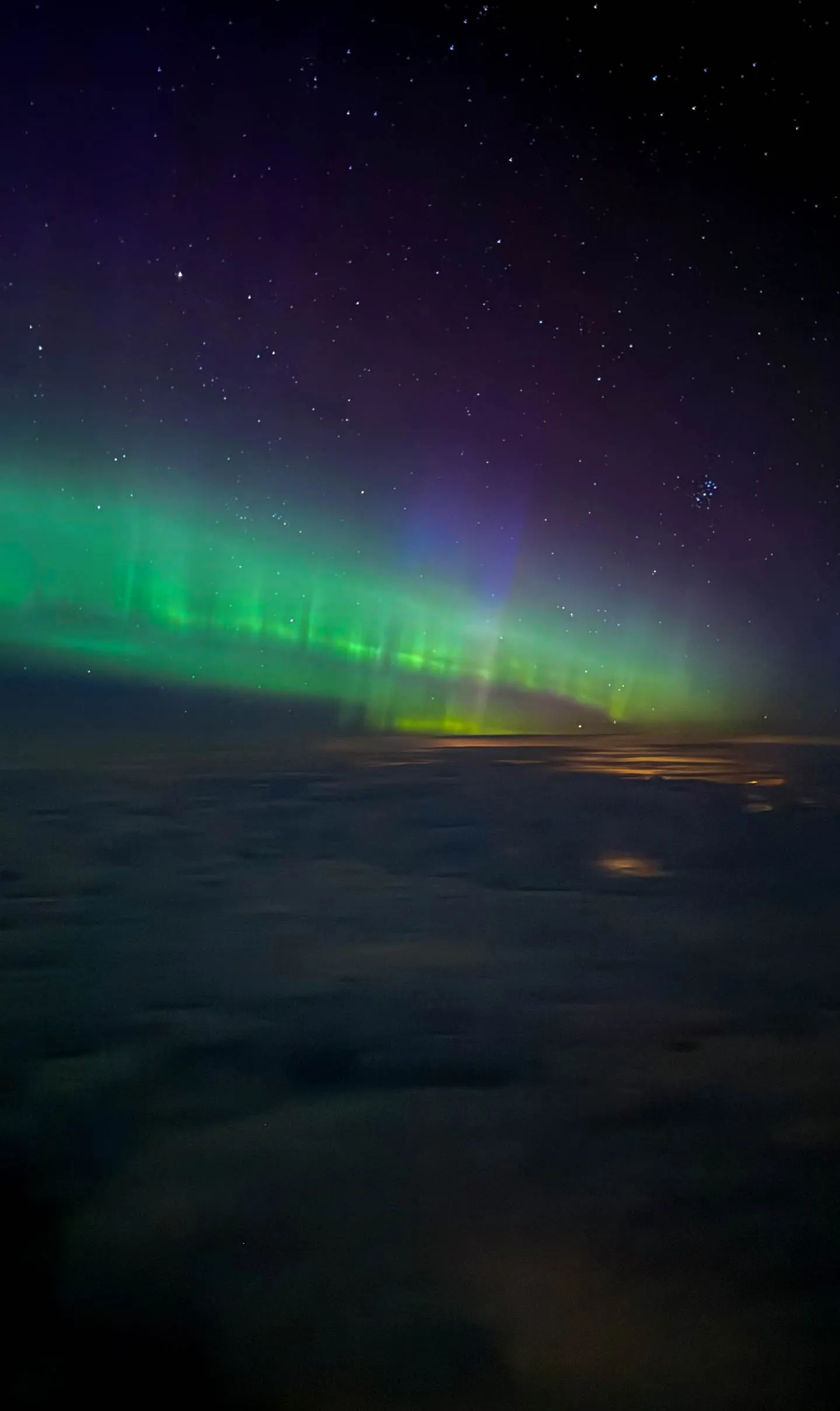 Aurora_Borealis_Over_Arctic_Horizon