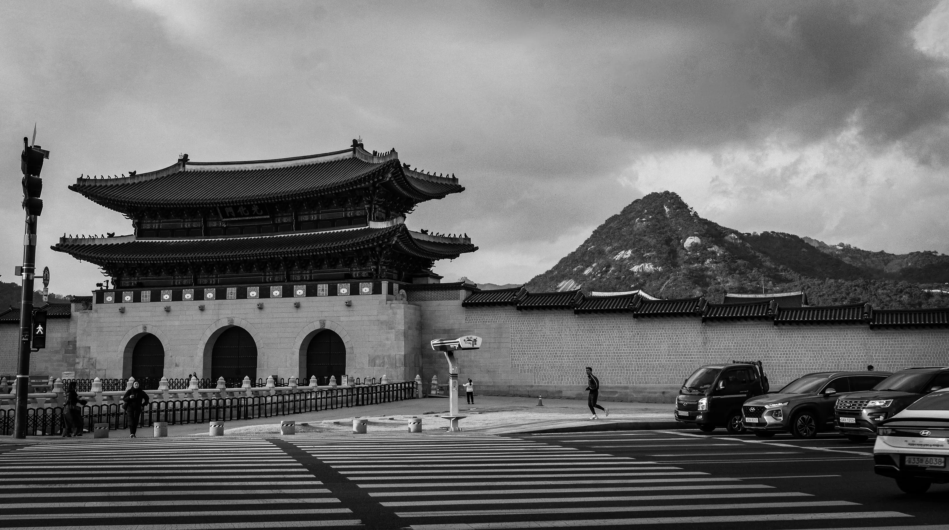 Gyeongbokgung Palace Cross Walk