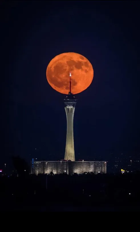 (Blood Moon) Stratosphere Las Vegas, Nv