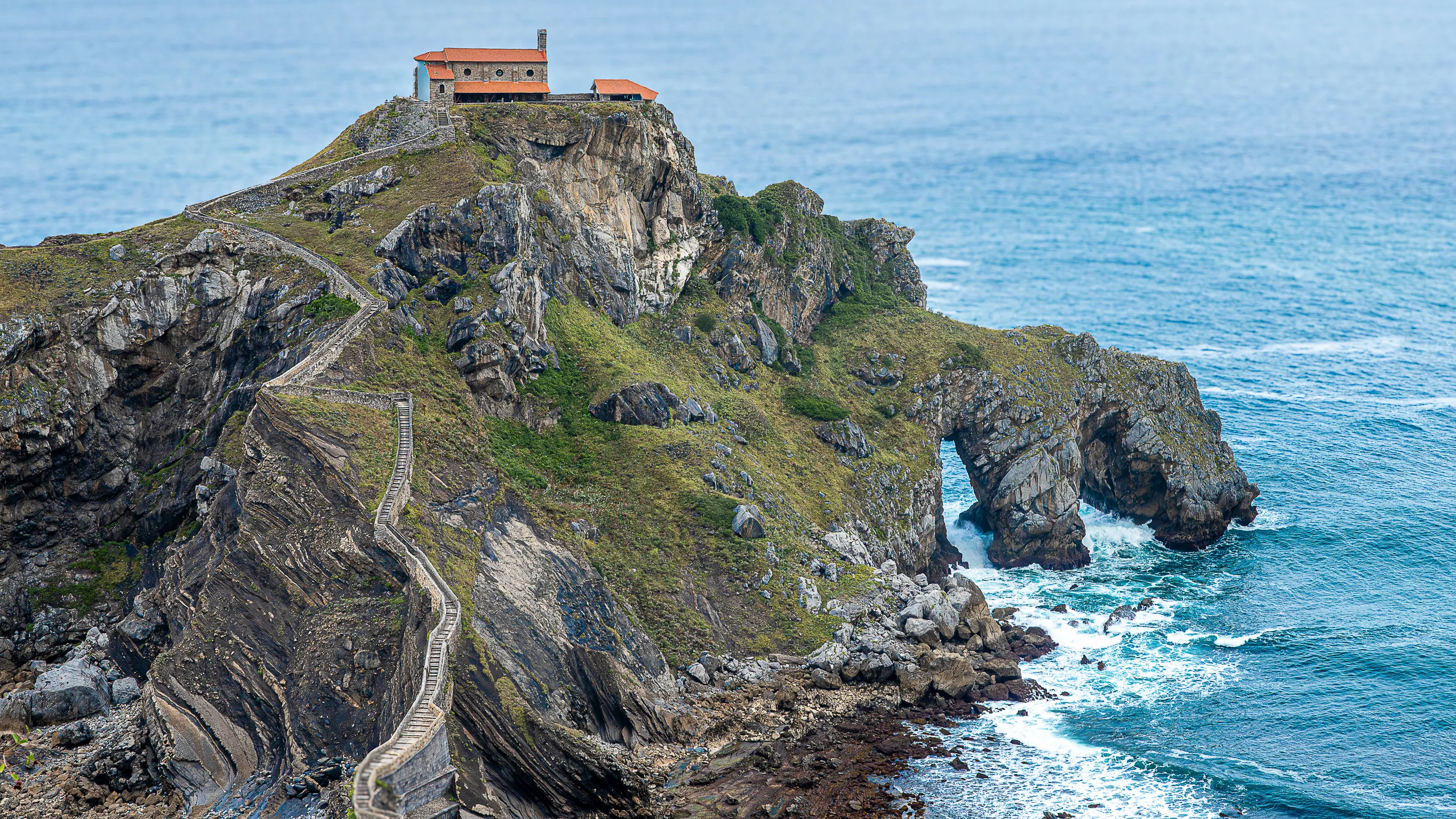 San Juan de Gaztelugatxe seul face à l'Atlantique