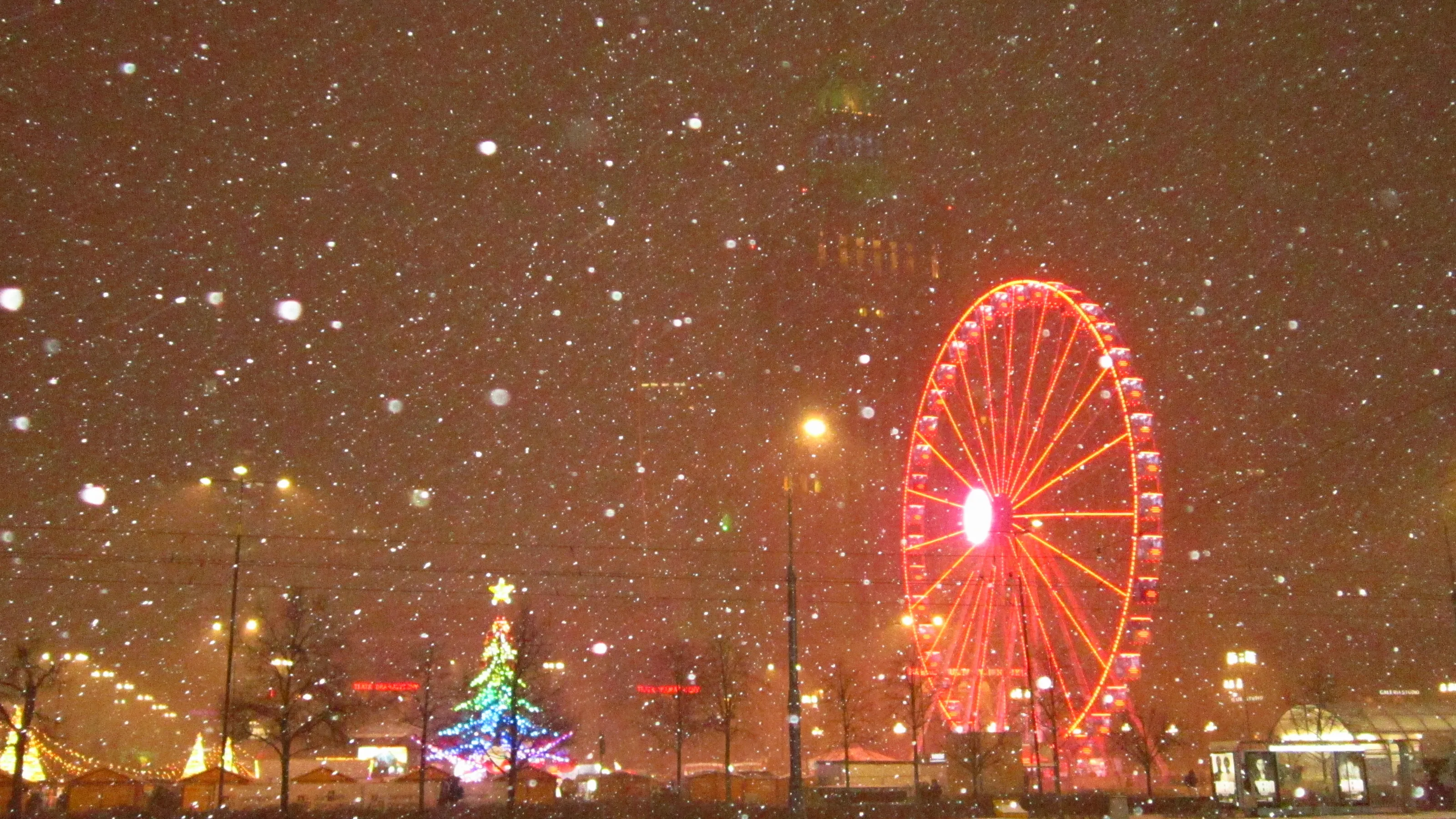 Snowy ferris wheel. Warsaw