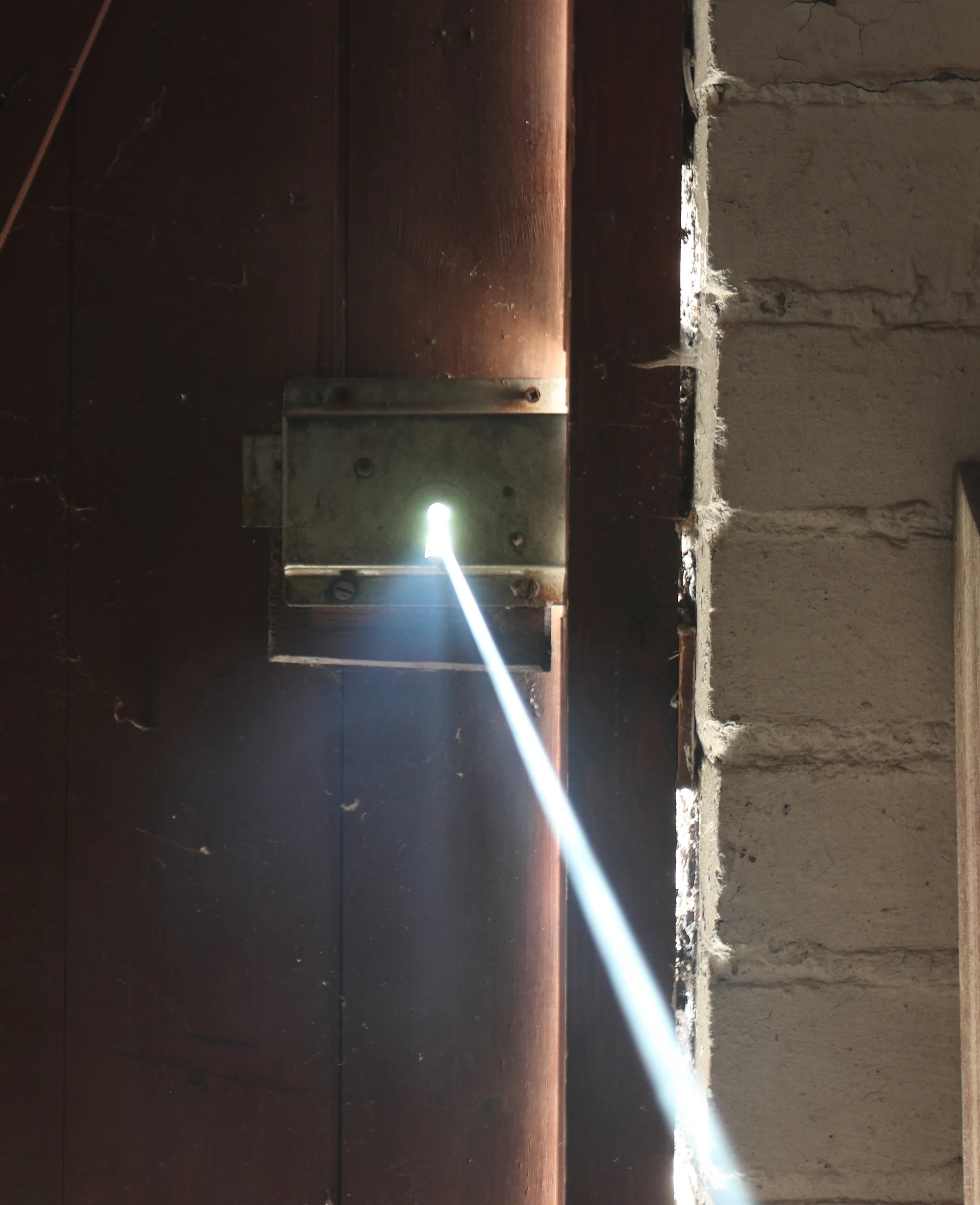 Beams of Light in Confined Spaces