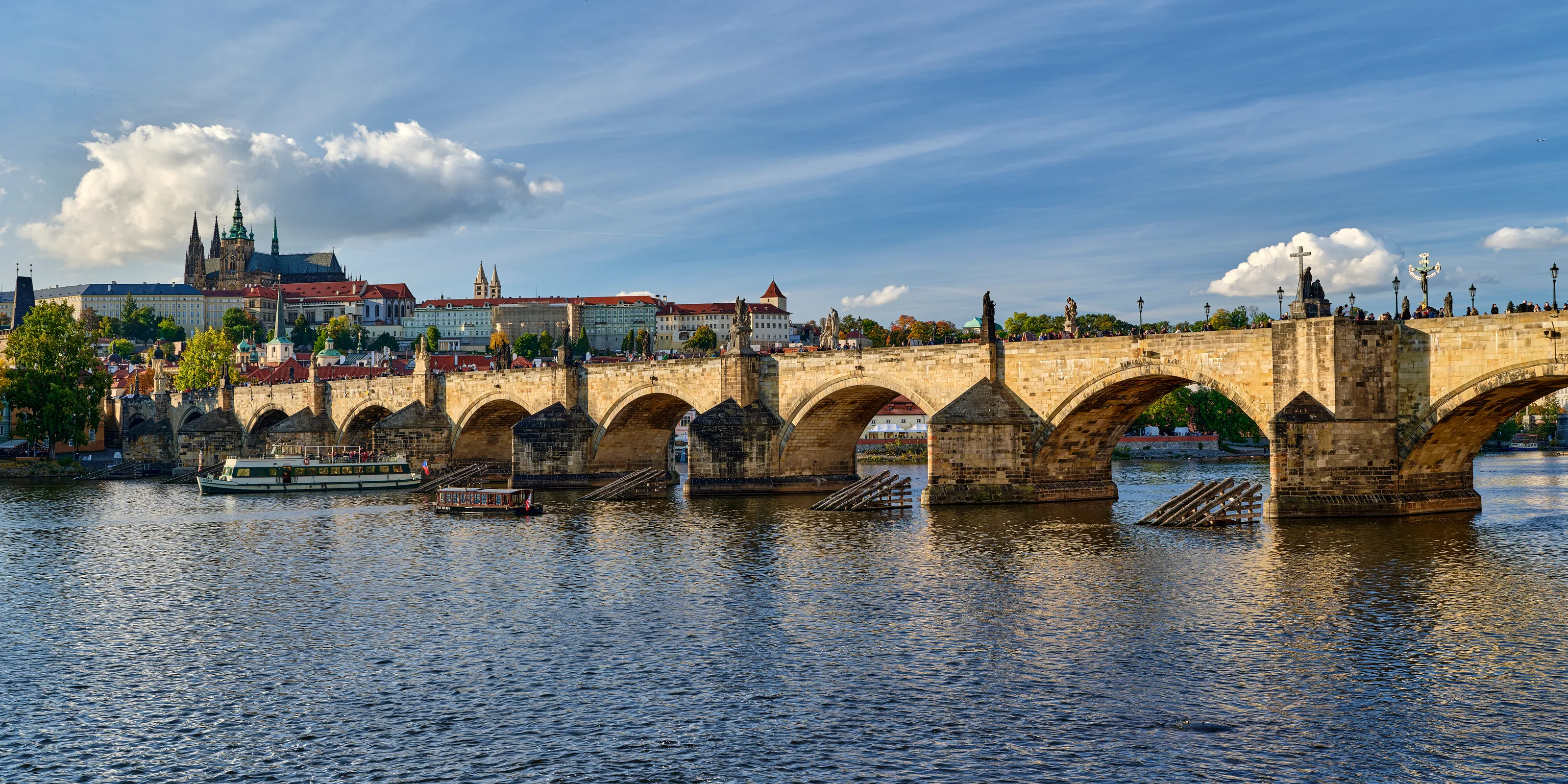 The famous Charles Bridge in Praha