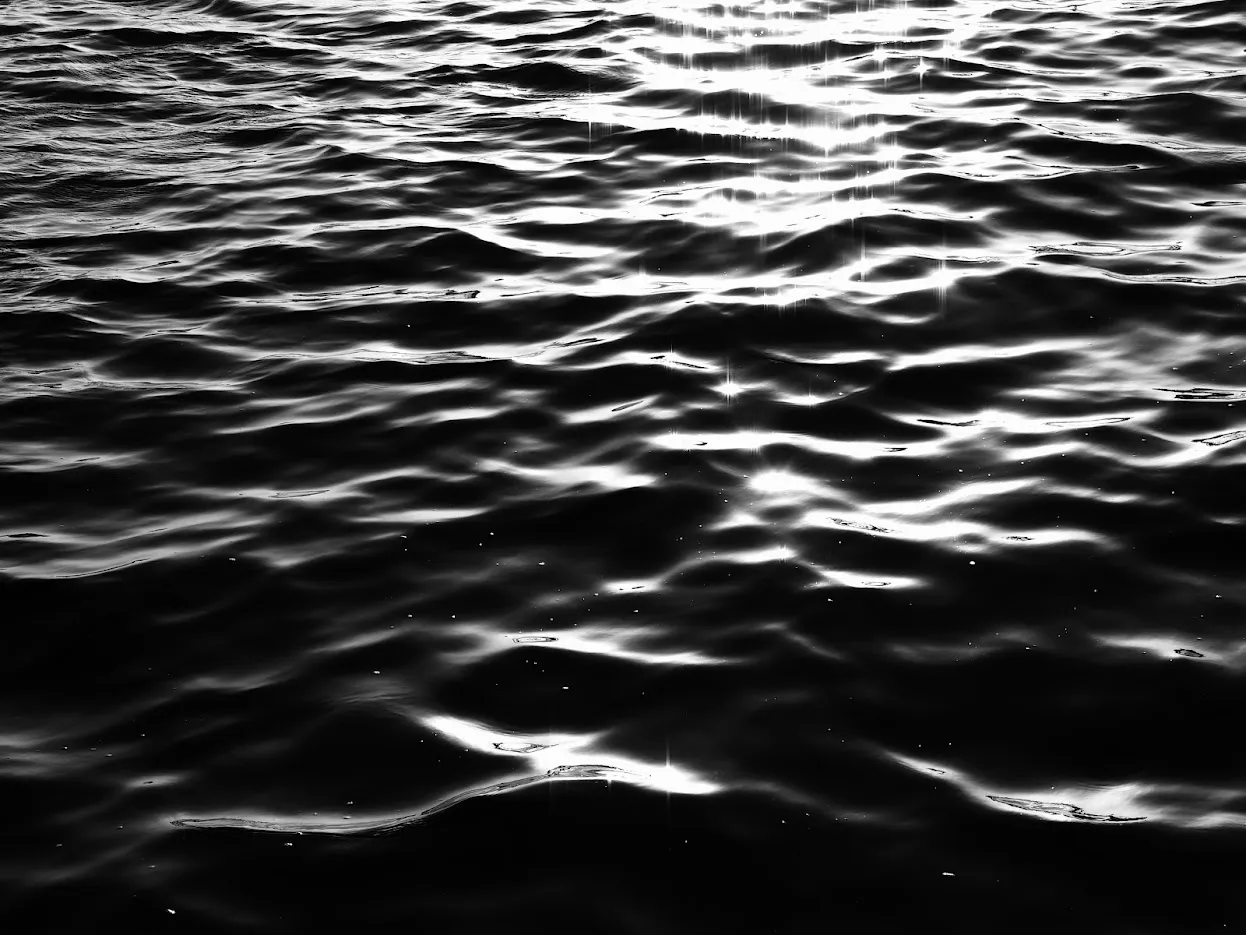 The Quiet Geometry of Waves