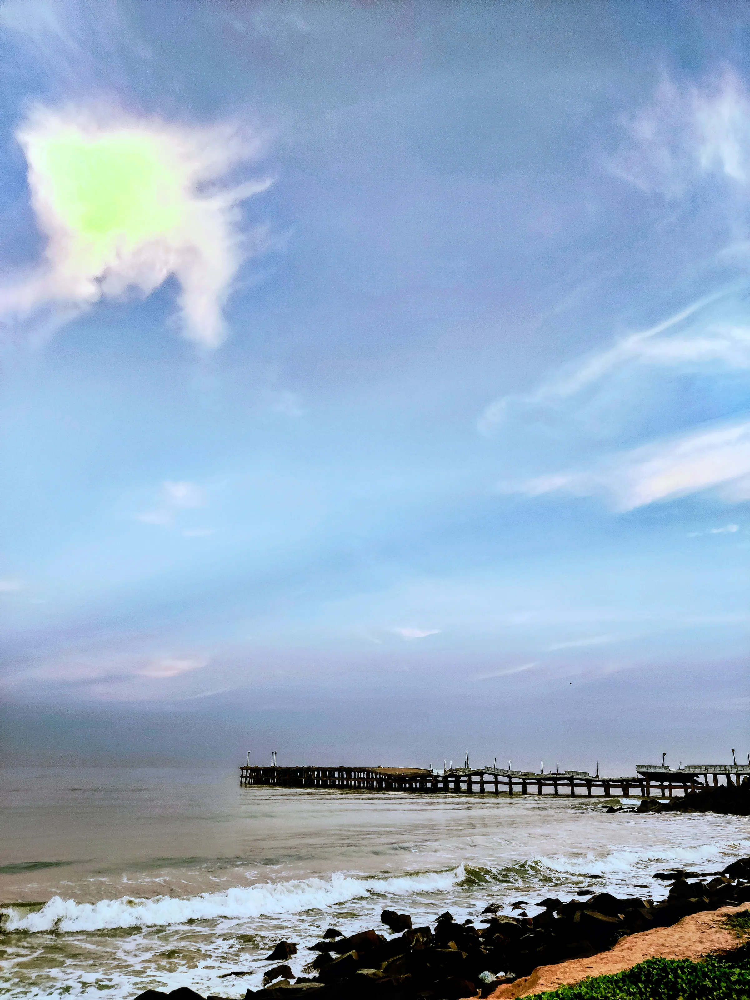 When the Broken Pier Meets the Endless Horizon (Nature's beauty)