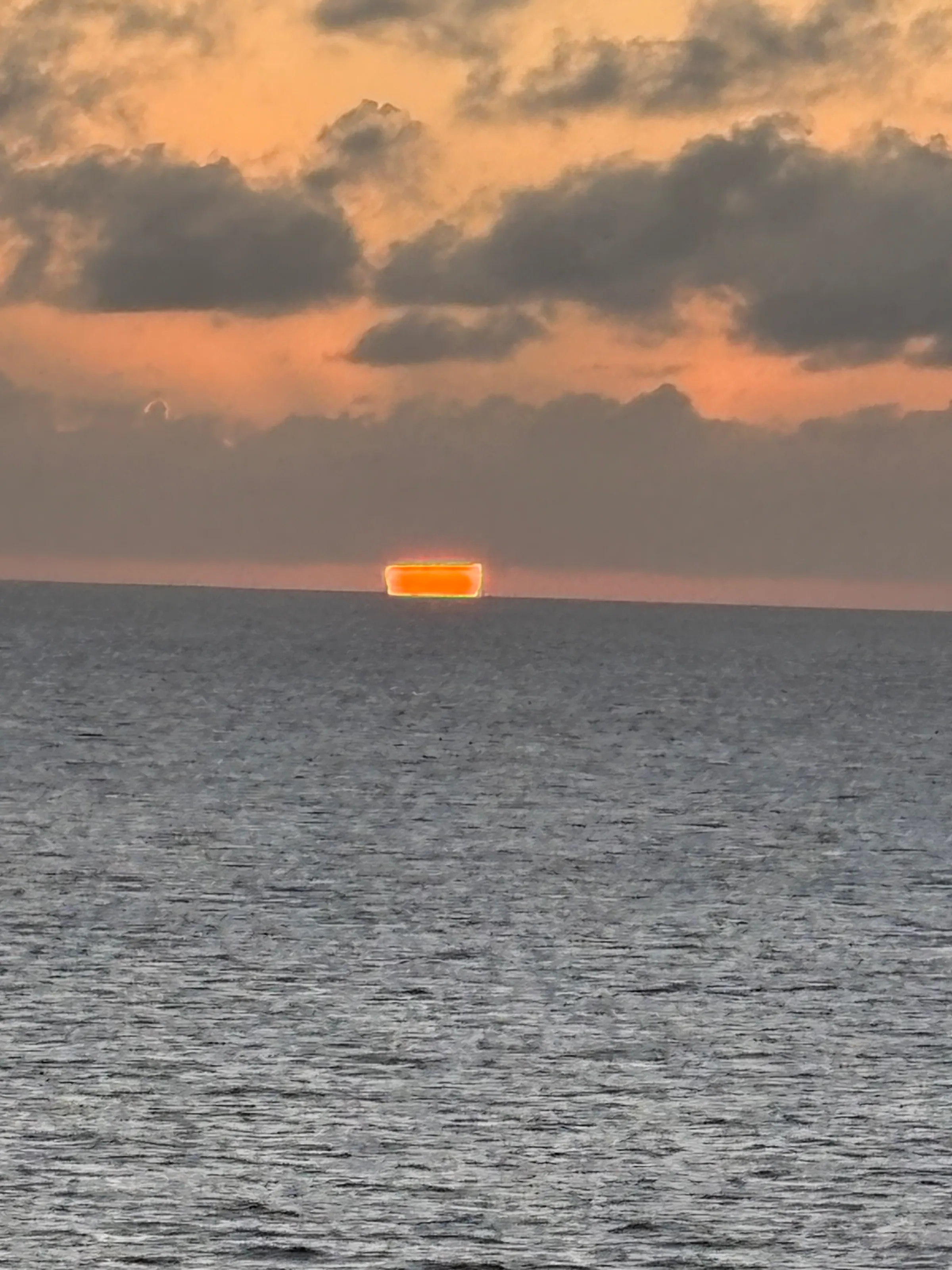 Atmospheric phenomenon sun setting