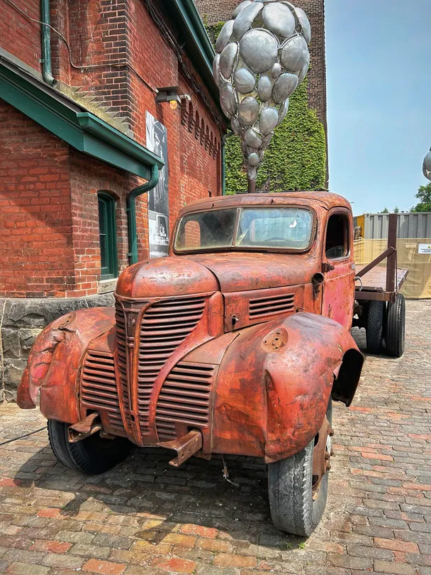 Rusted vintage truck in the yard