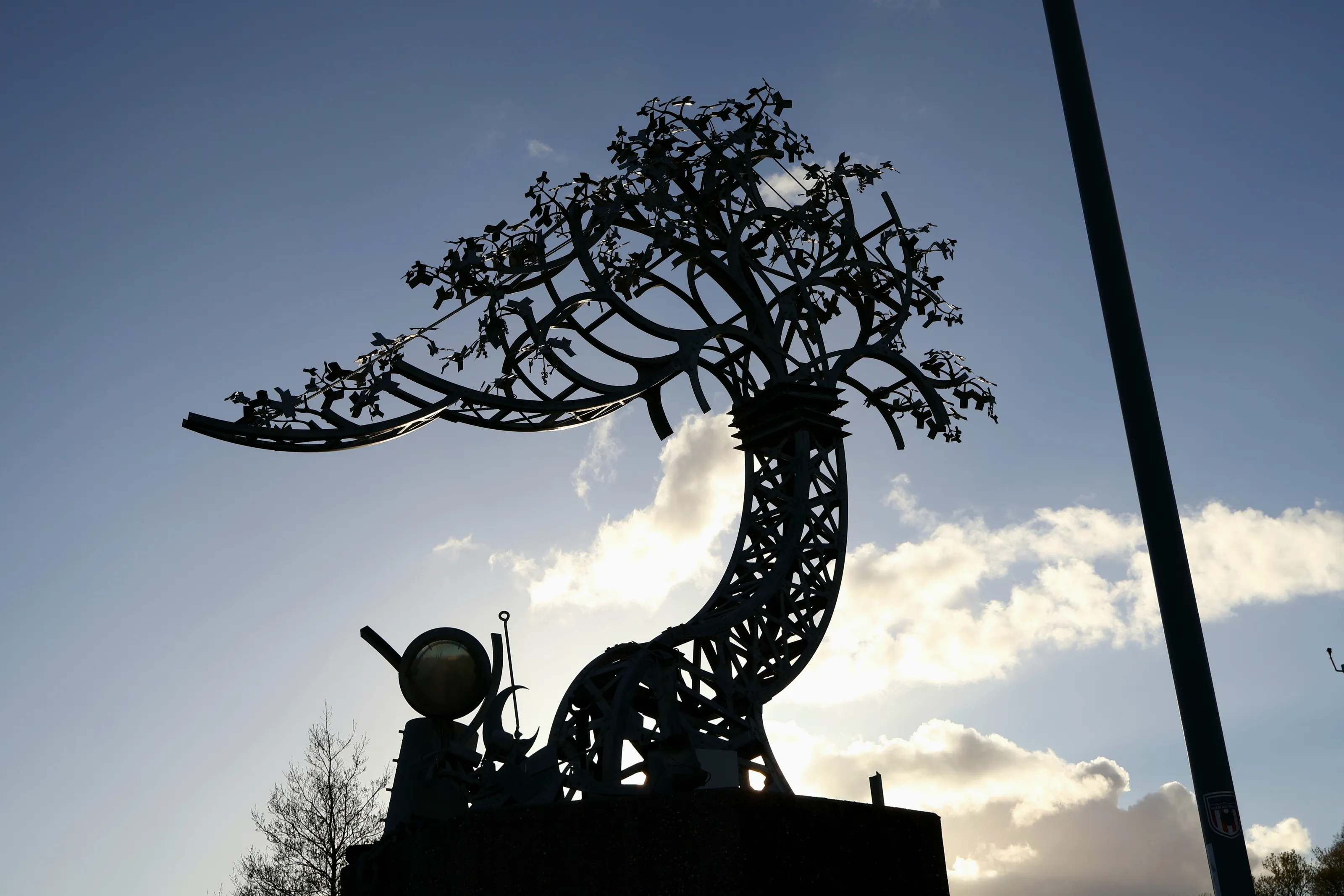 Tree statue