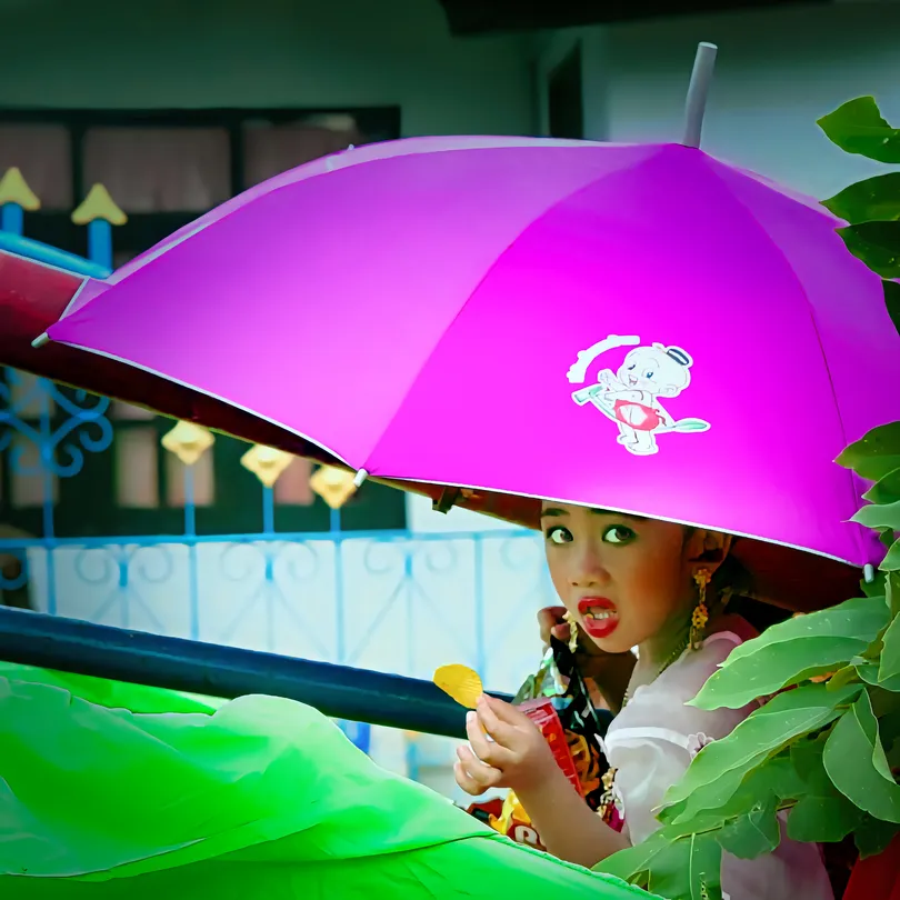 UMBRELLAS 03 : little girl on a parade float at a local festival