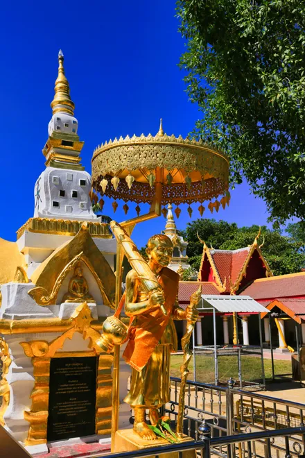 UMBRELLAS 06 : Buddha statue with protective umbrella