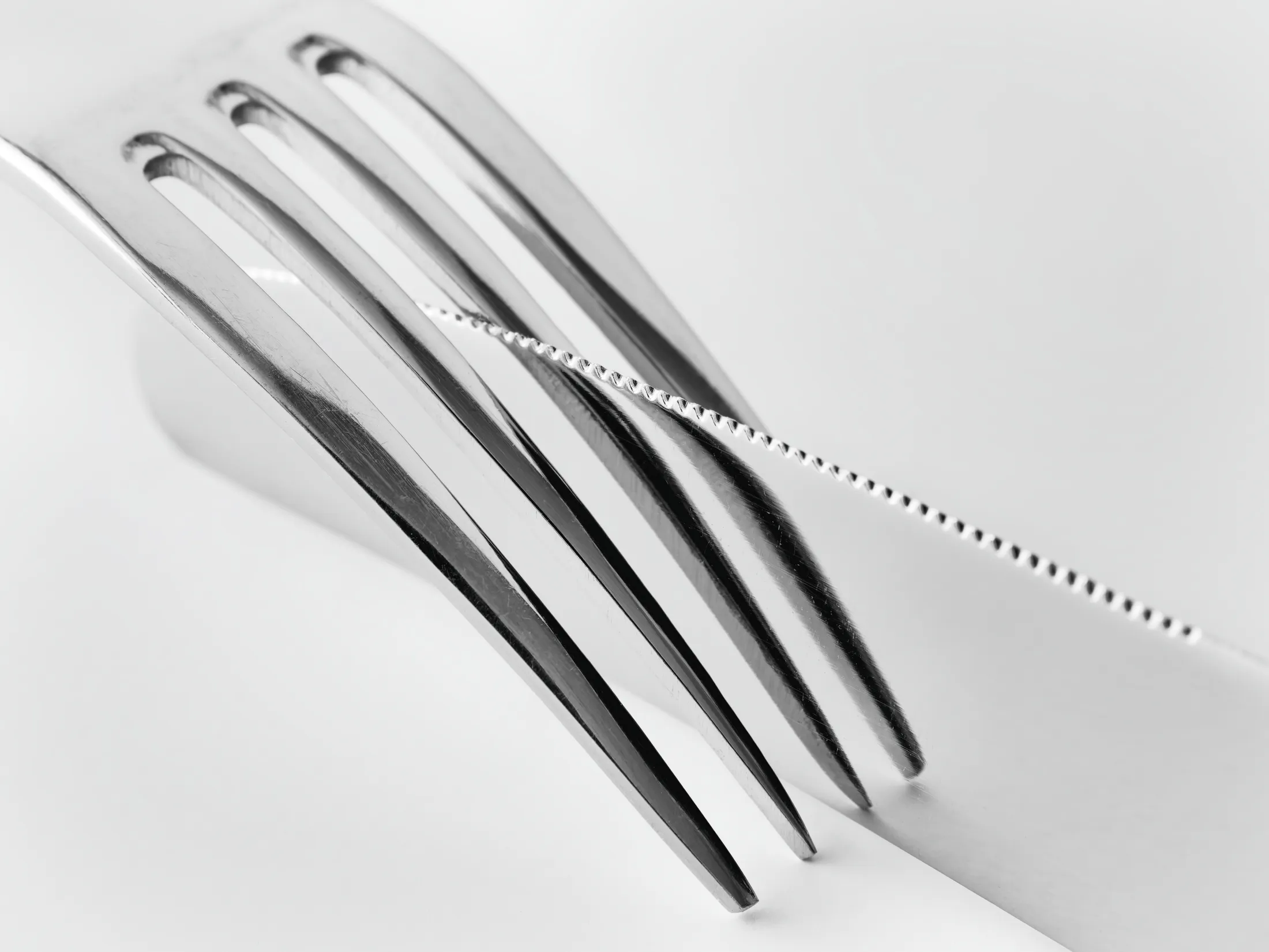 • Fork-and-Knife Illusion — b&w •