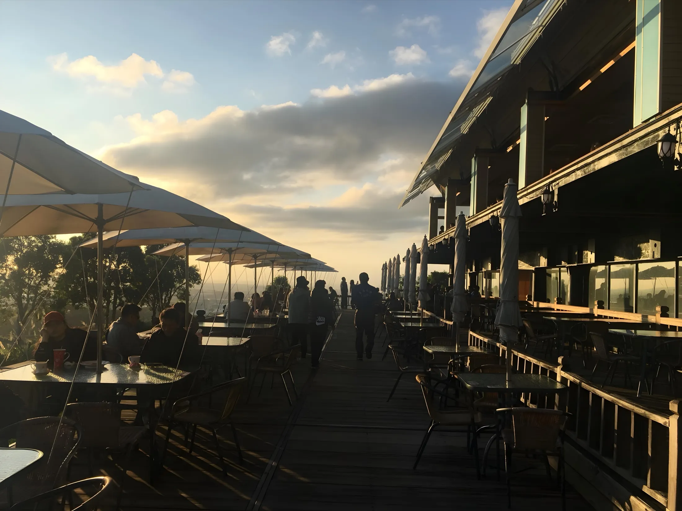 Tranquil little coffee shop turns pub when the sun sets