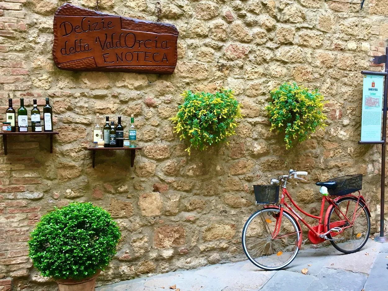 Bicycle outside a restaurant in Pienza, Italy