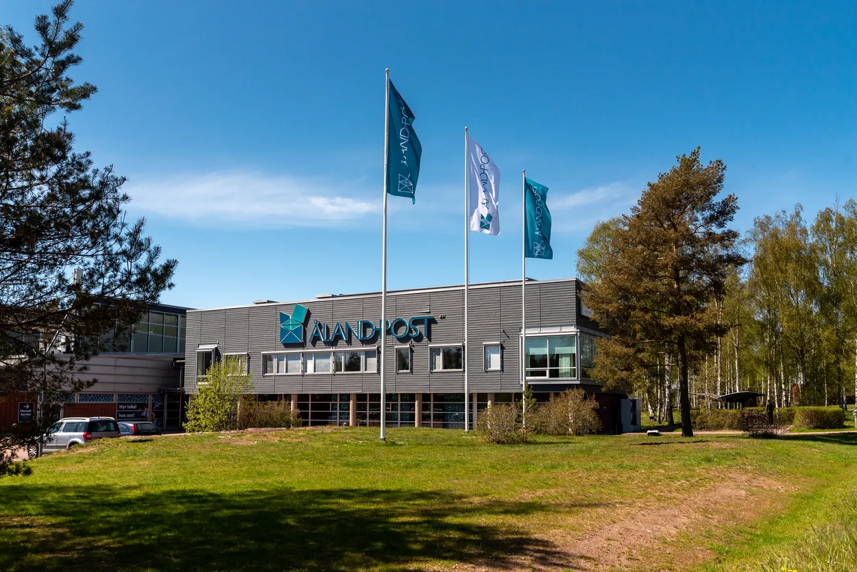 Postal terminal