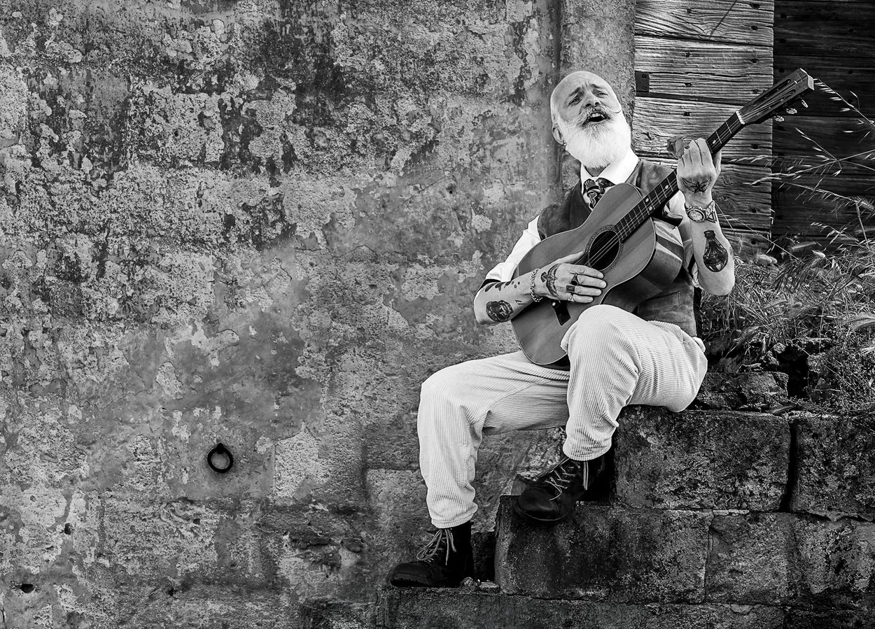 Vito singing