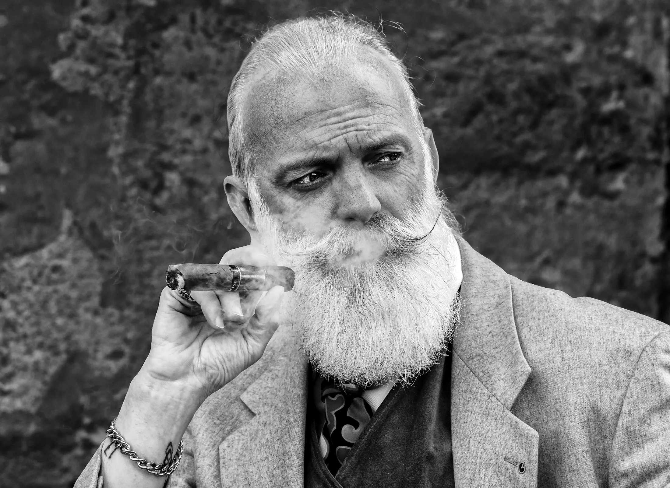 Smoking cigar