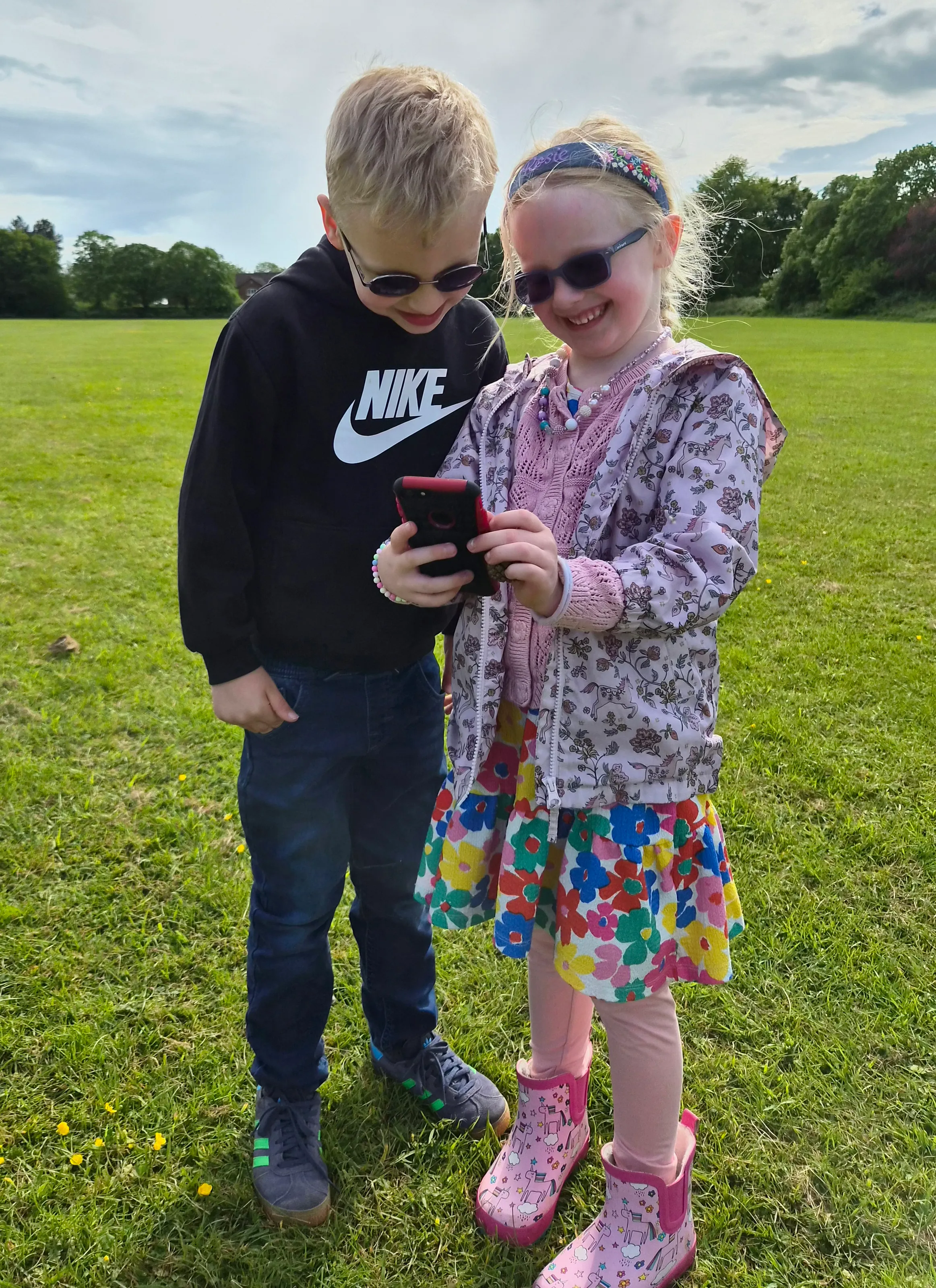 2. Cool cousins, perfect selfie