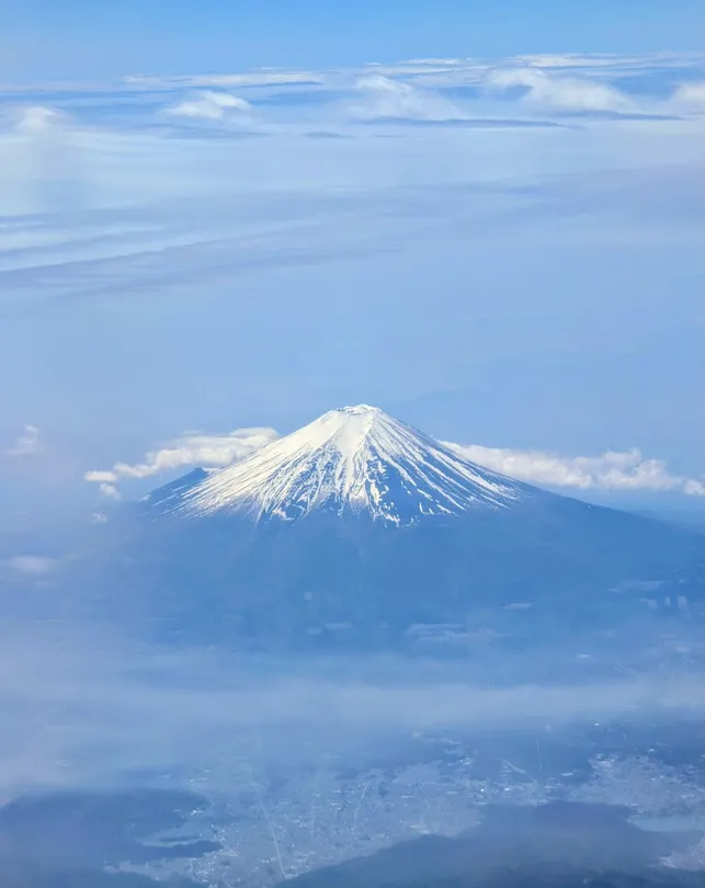 Fujisan Above the Clouds