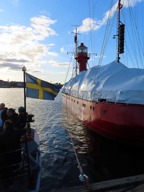 Swedish flag and lighthouse ship #wires