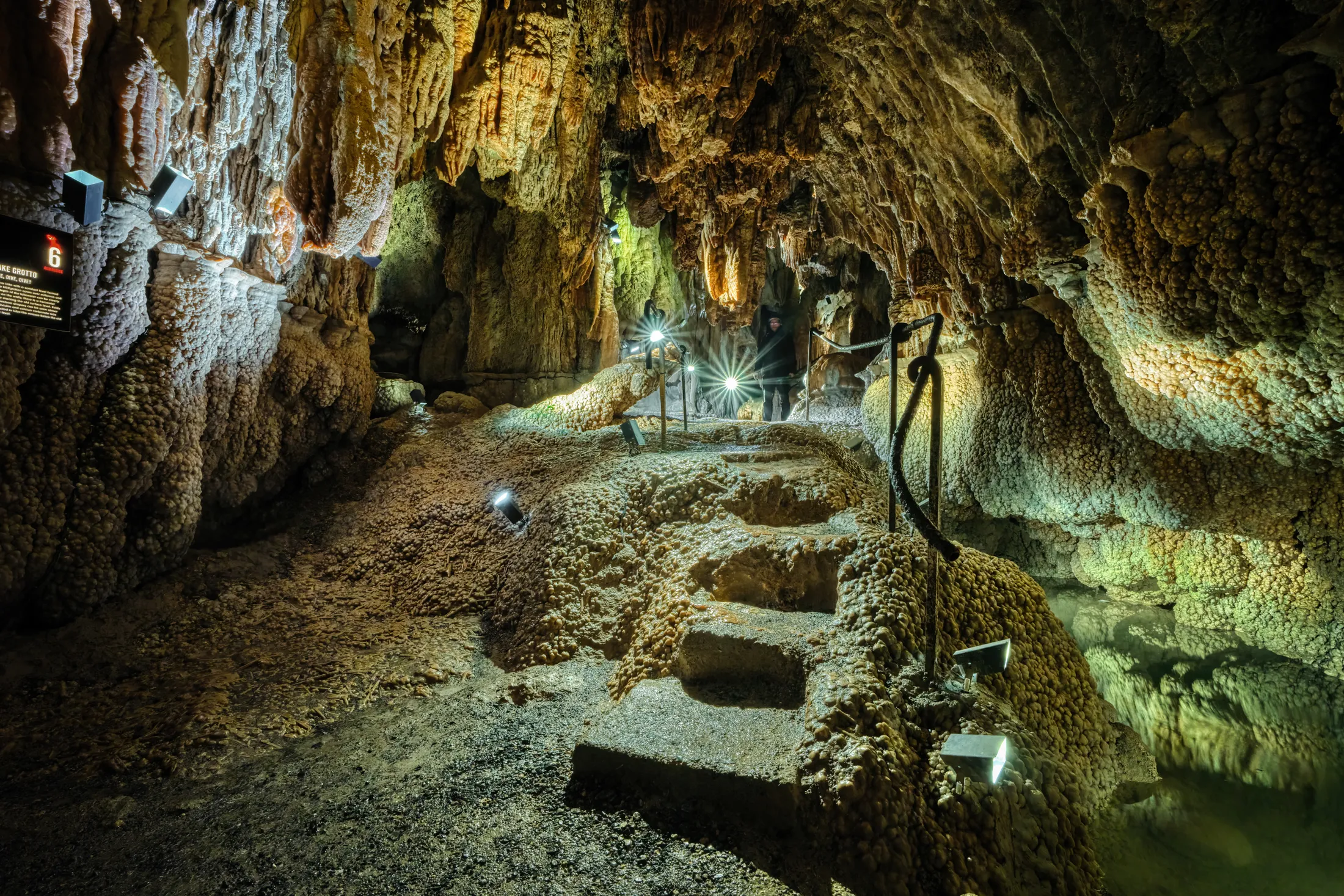 Hoellgrotten-Cave - 8620