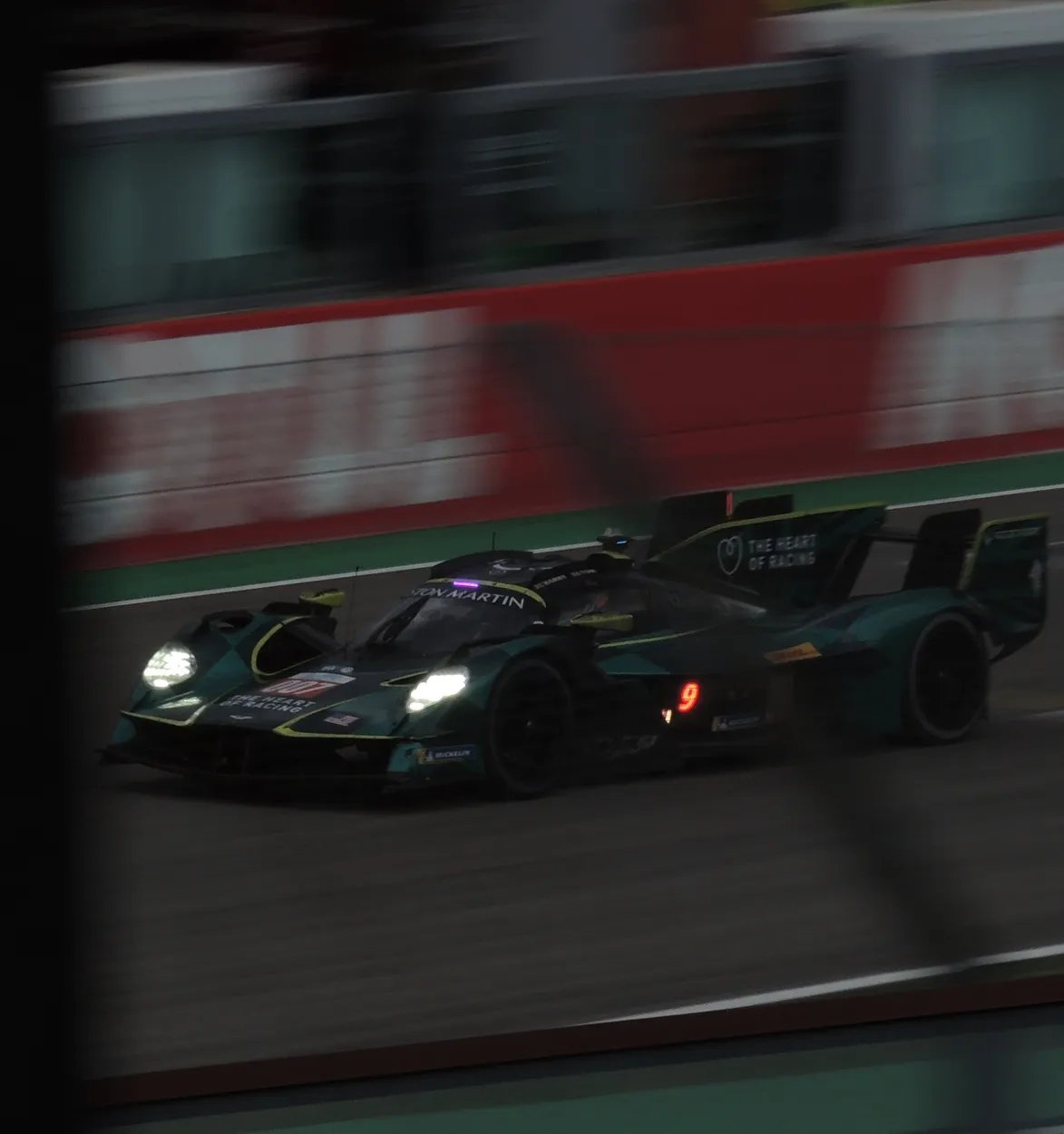 Aston Martin 007