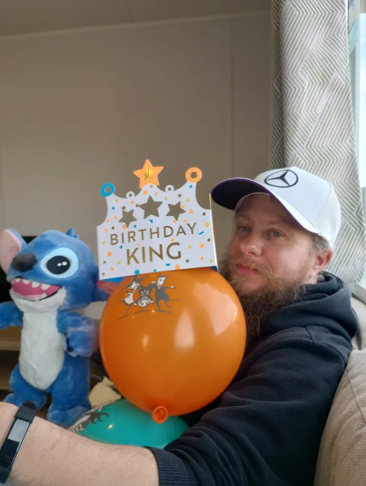 balloon  wearing a hat