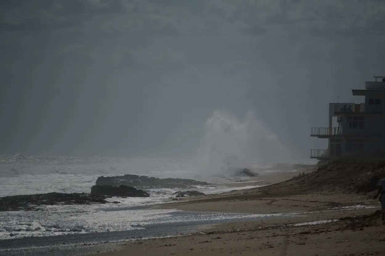 the house and the wave