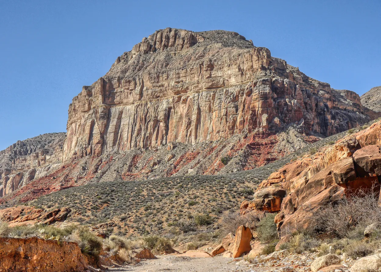 Grand Canyon - A Walk Beneath Ancient Cliffs 🏜️