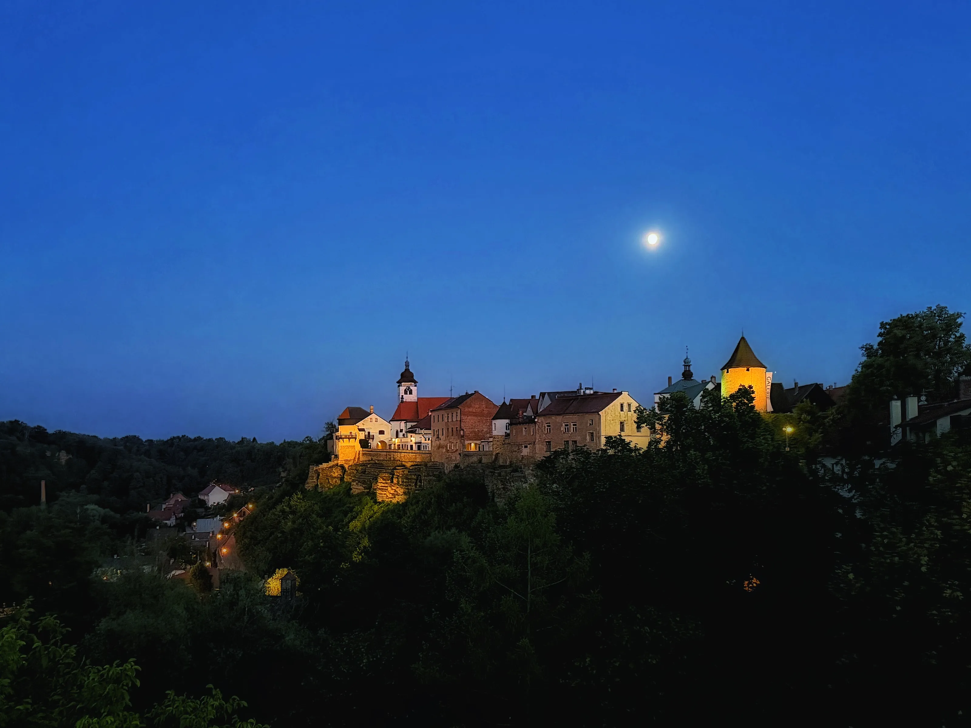 Castles, Mansions and Chateaux