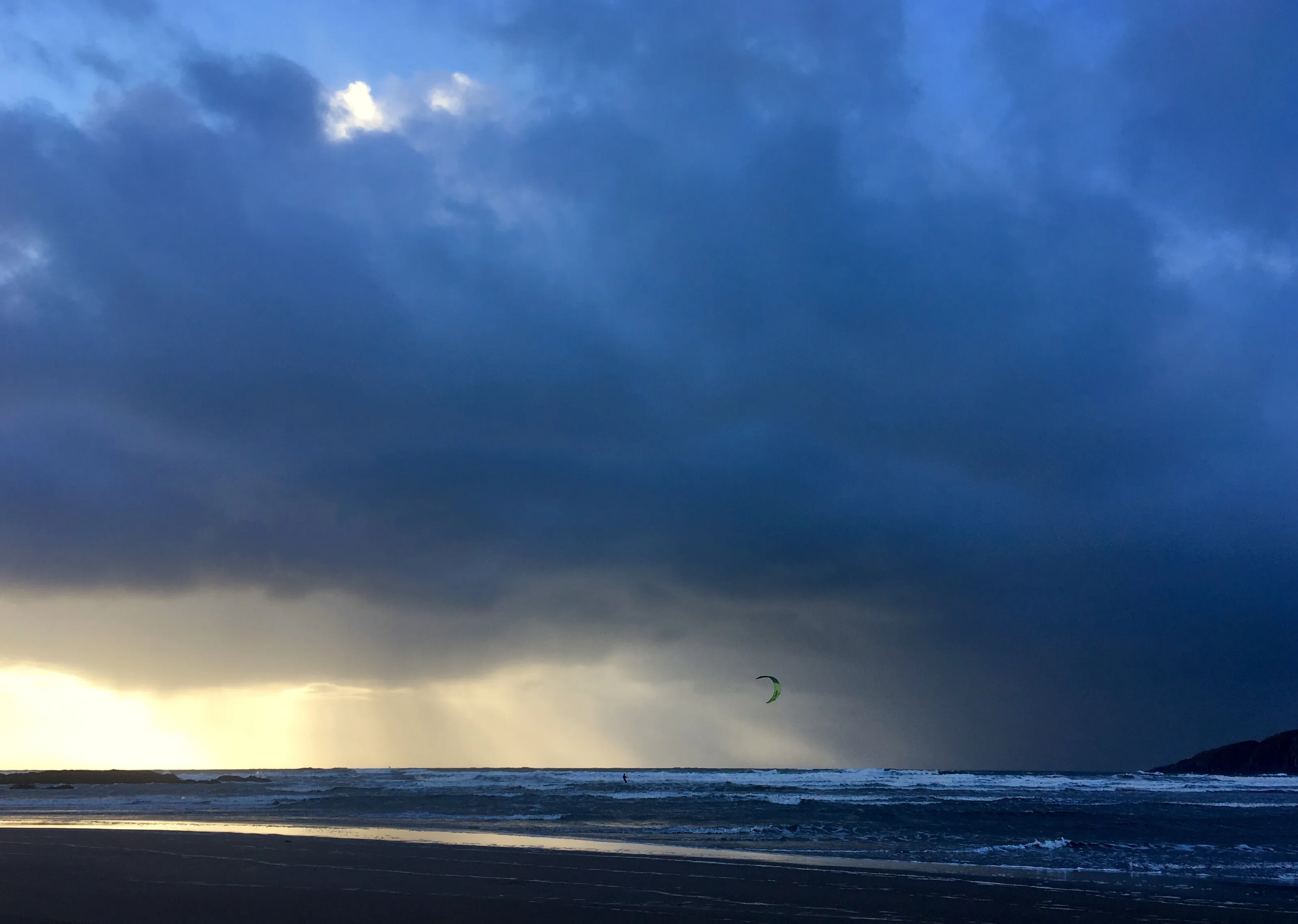 Solo Surfer