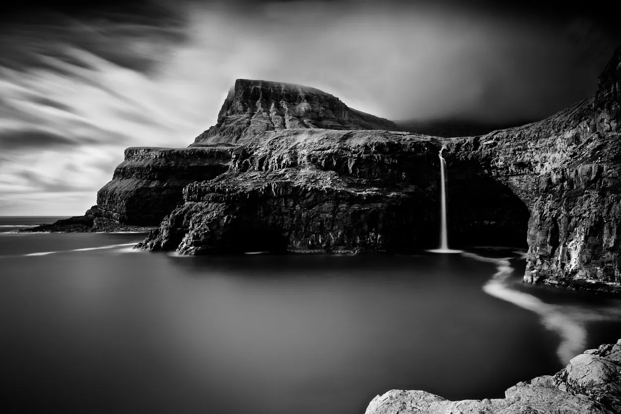 The falls at Gasadalur