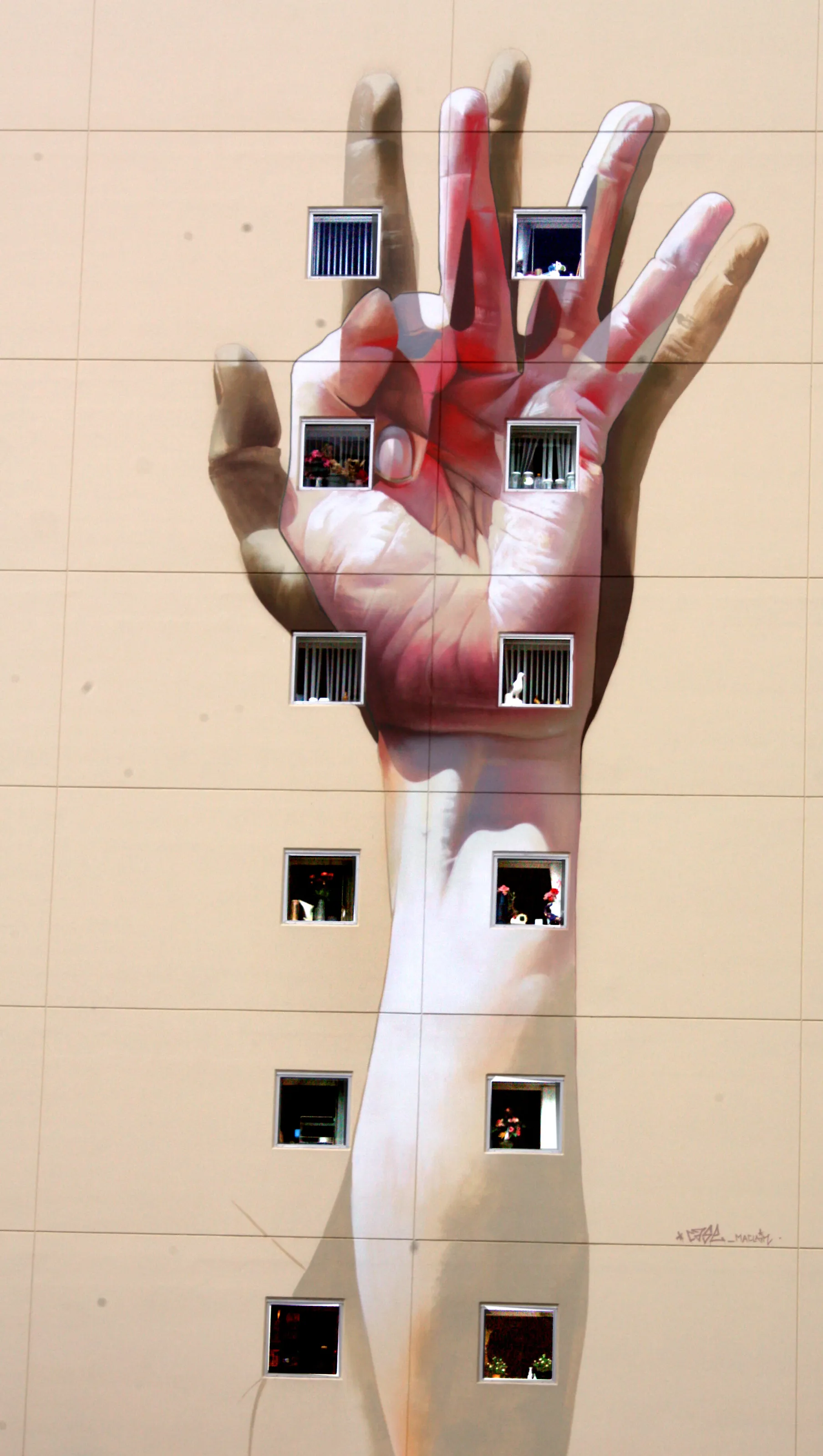 12 Windows 2 Hands
