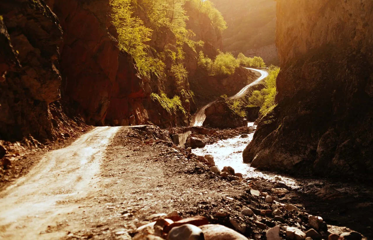 The road to the mountain village Xinaliq
