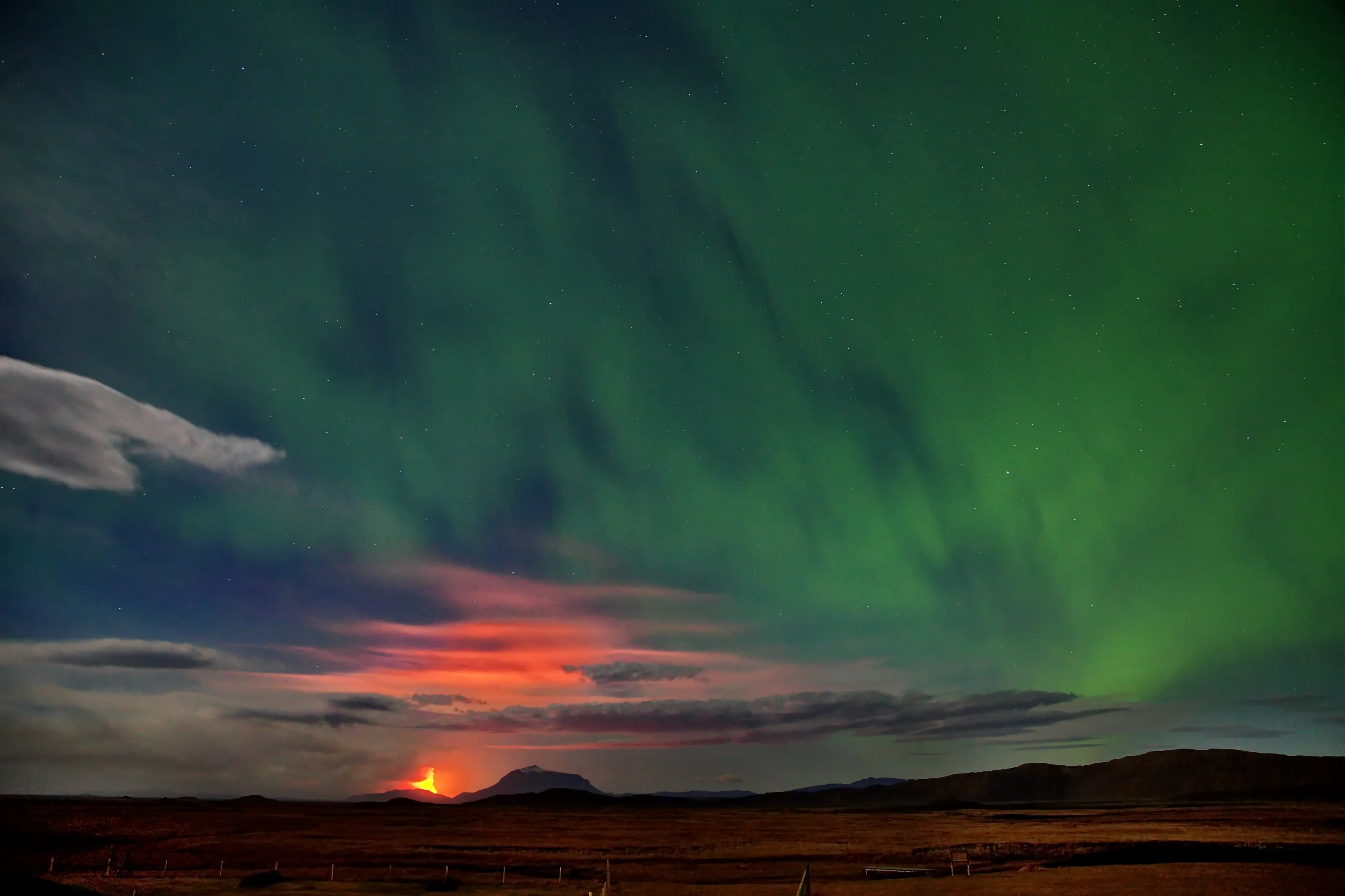 Polarlicht und Vulkanfeuer