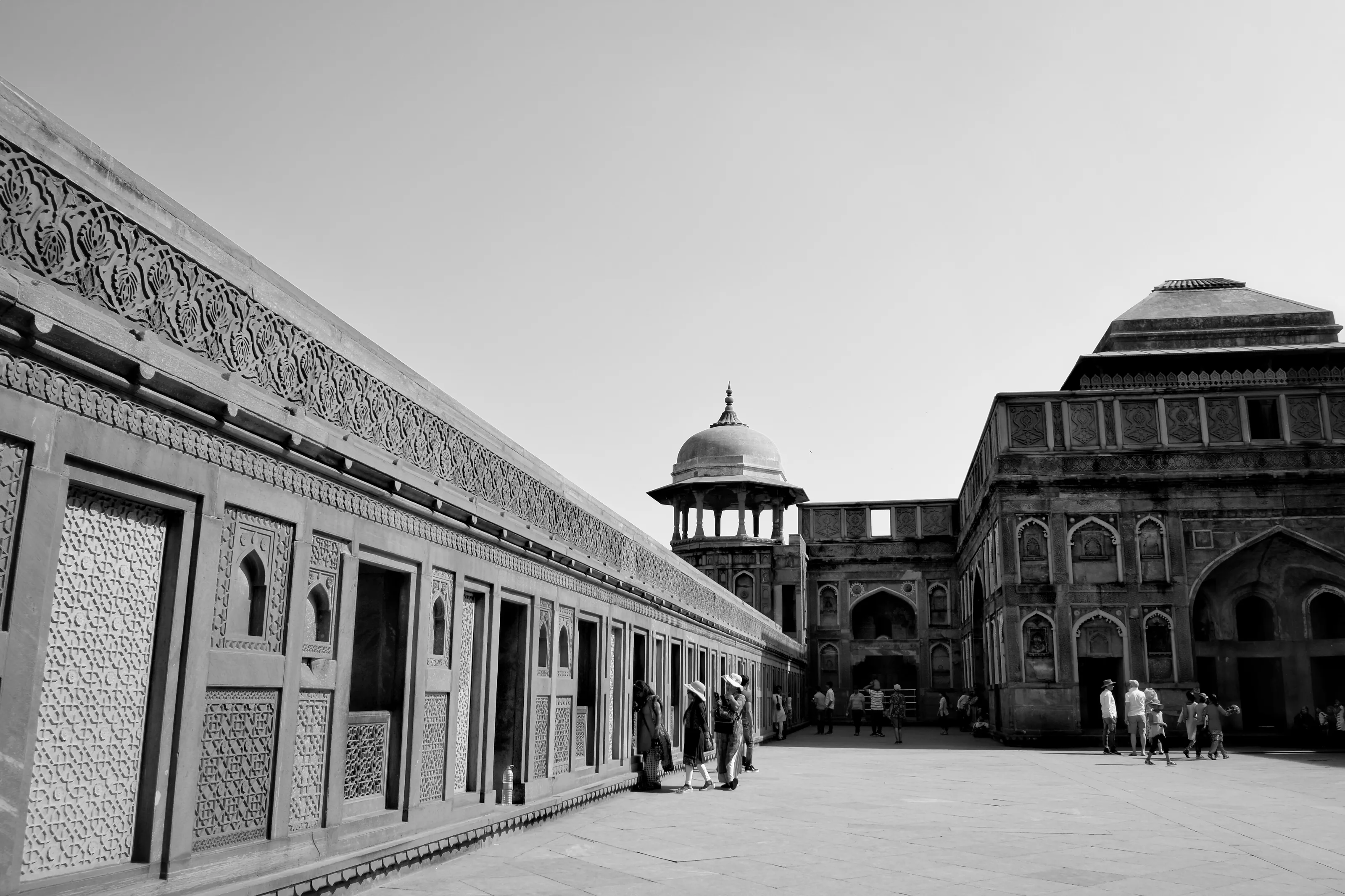 B/W