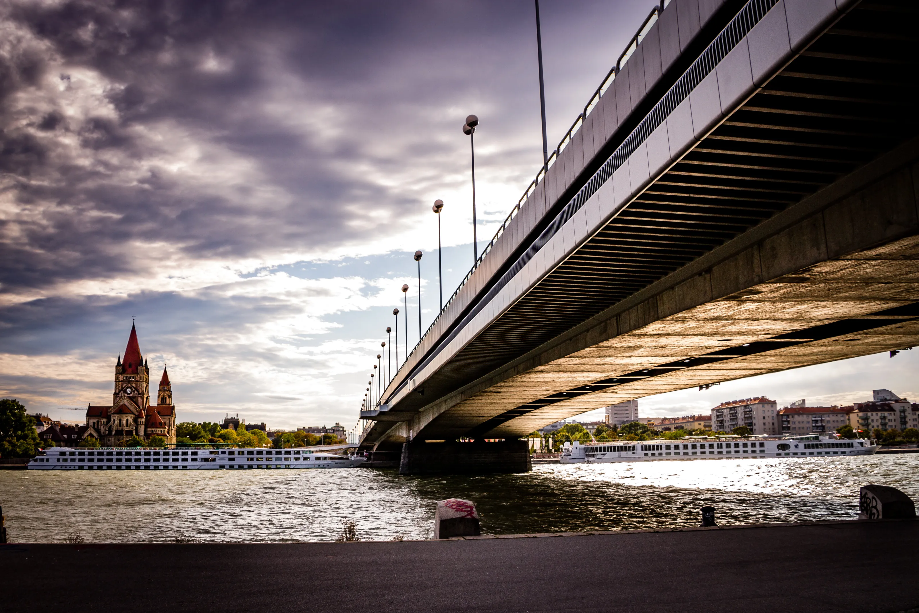Beautiful Vienna (Reichsbrucke)